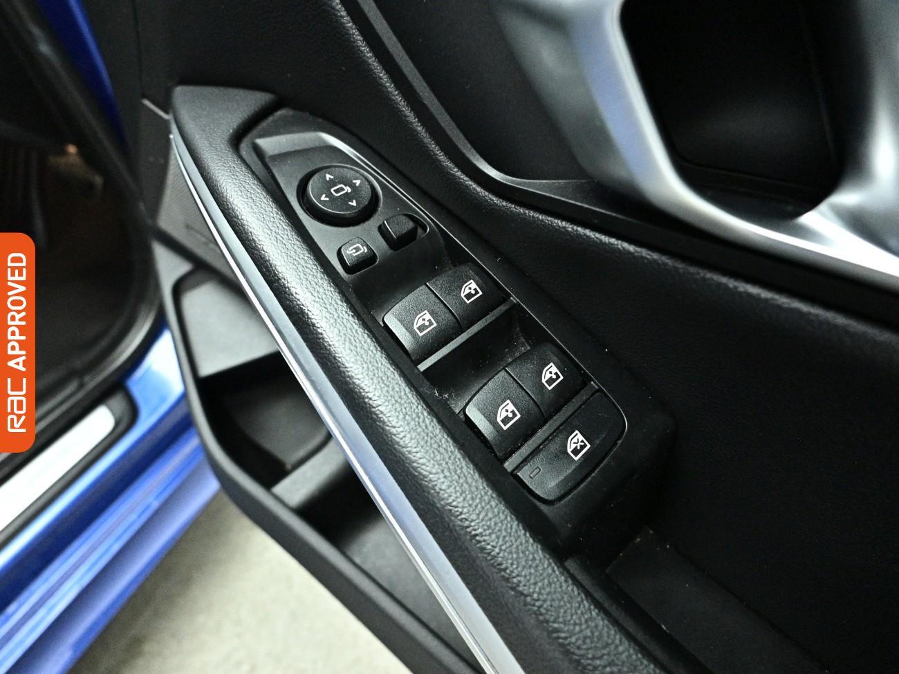 BMW 3 Series view 25