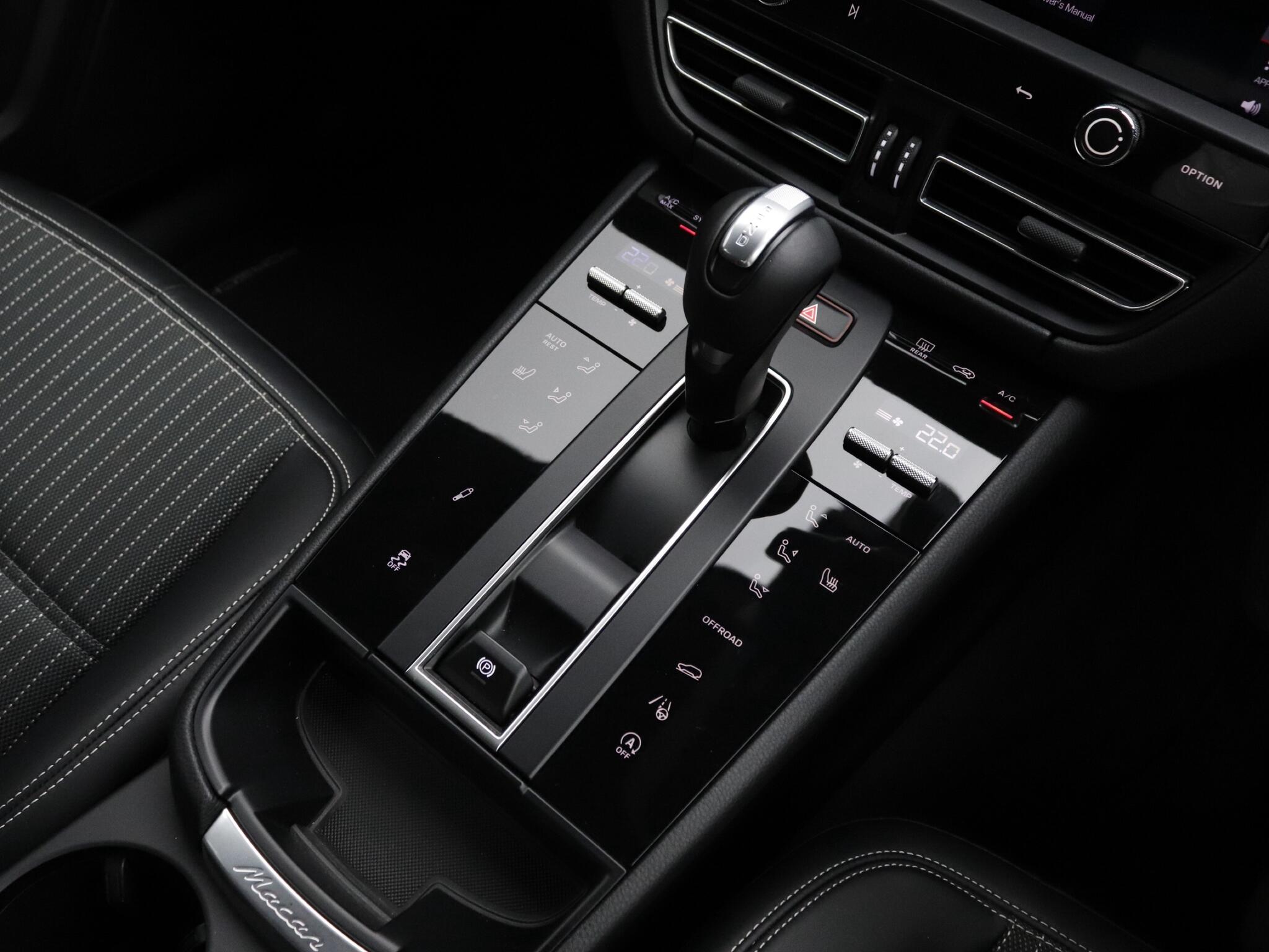 Porsche Macan view 12