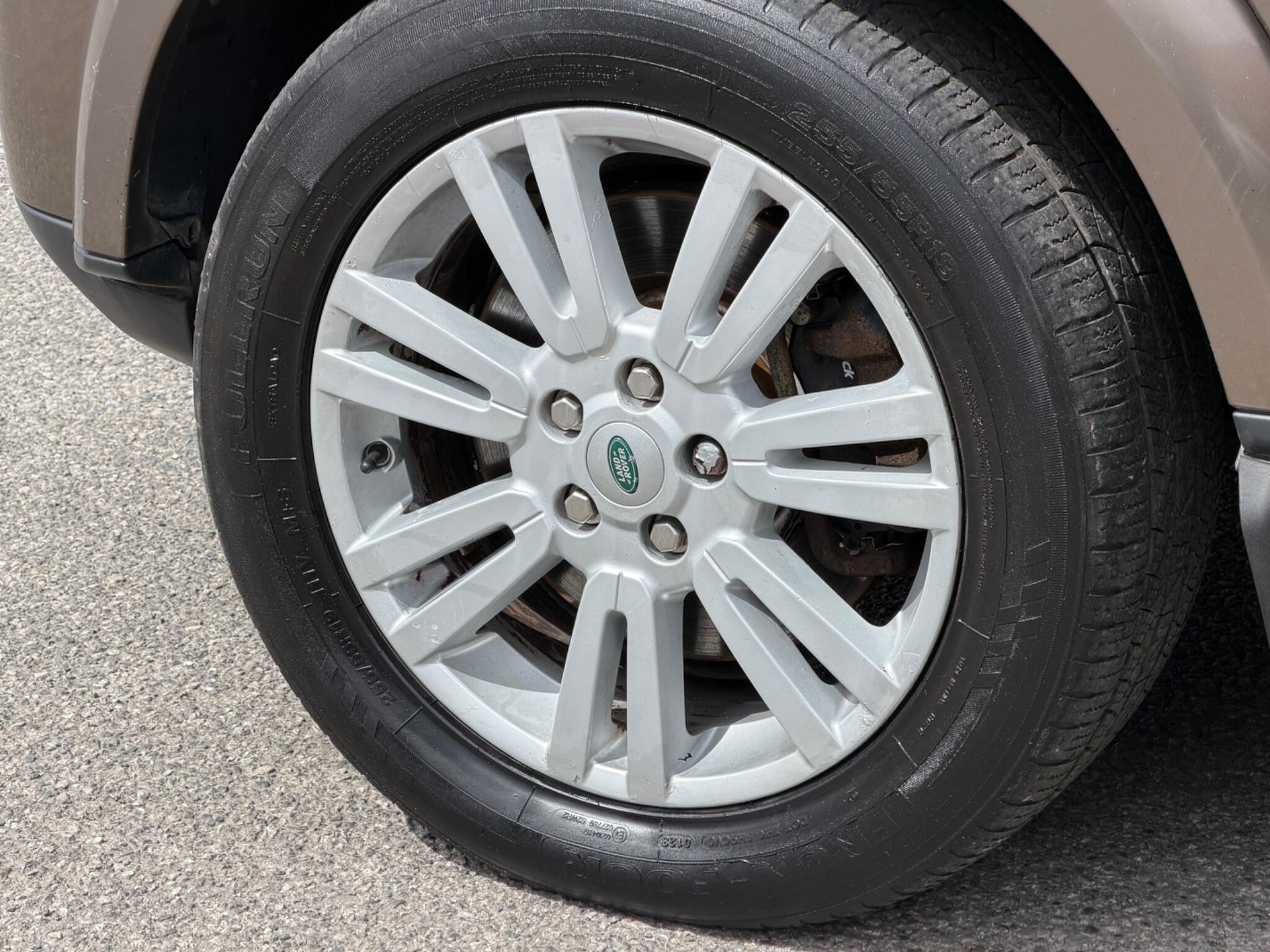Land Rover Discovery view 48