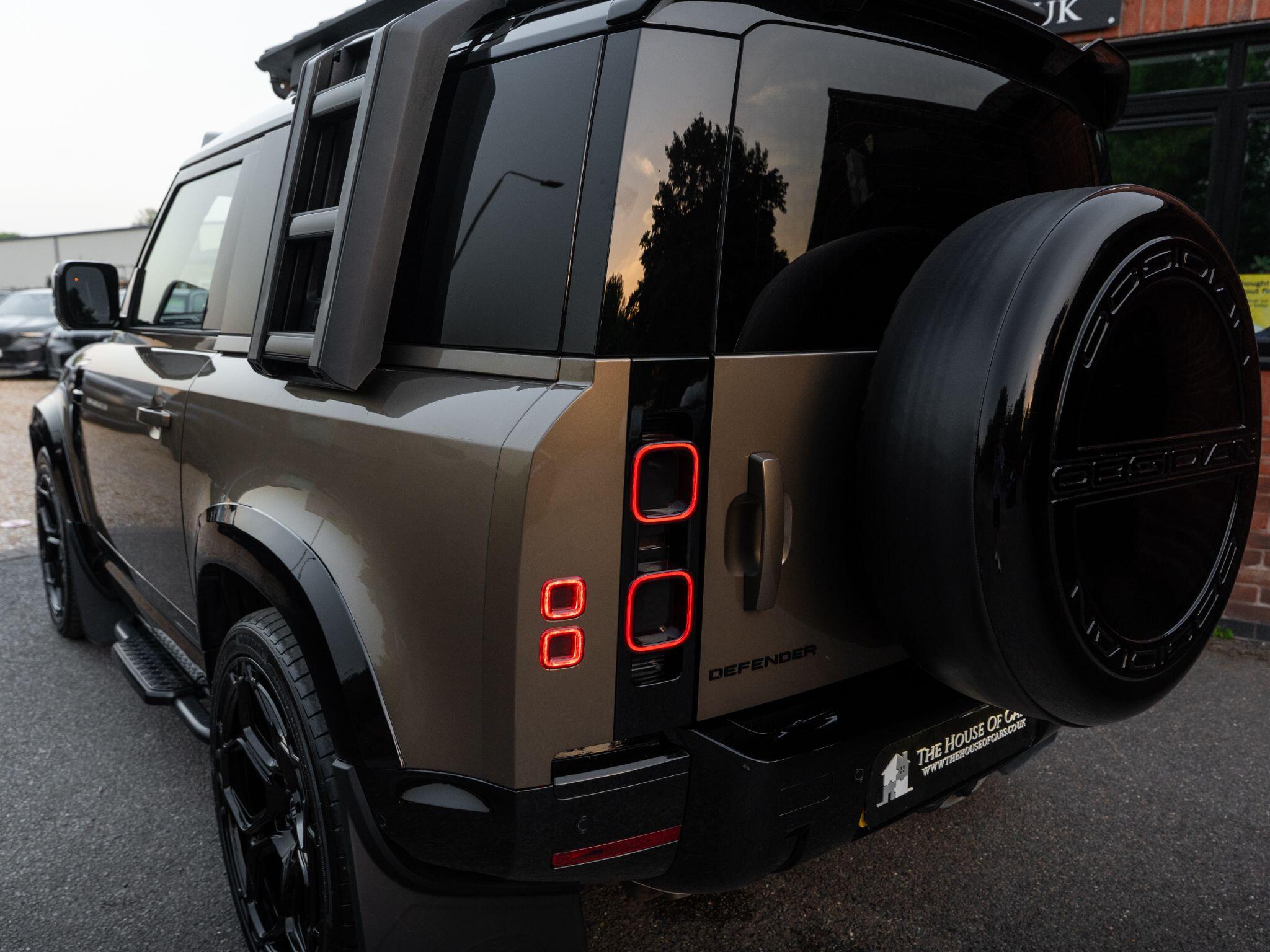 Land Rover Defender 90 view 28