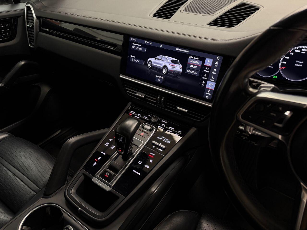 Porsche Cayenne view 18