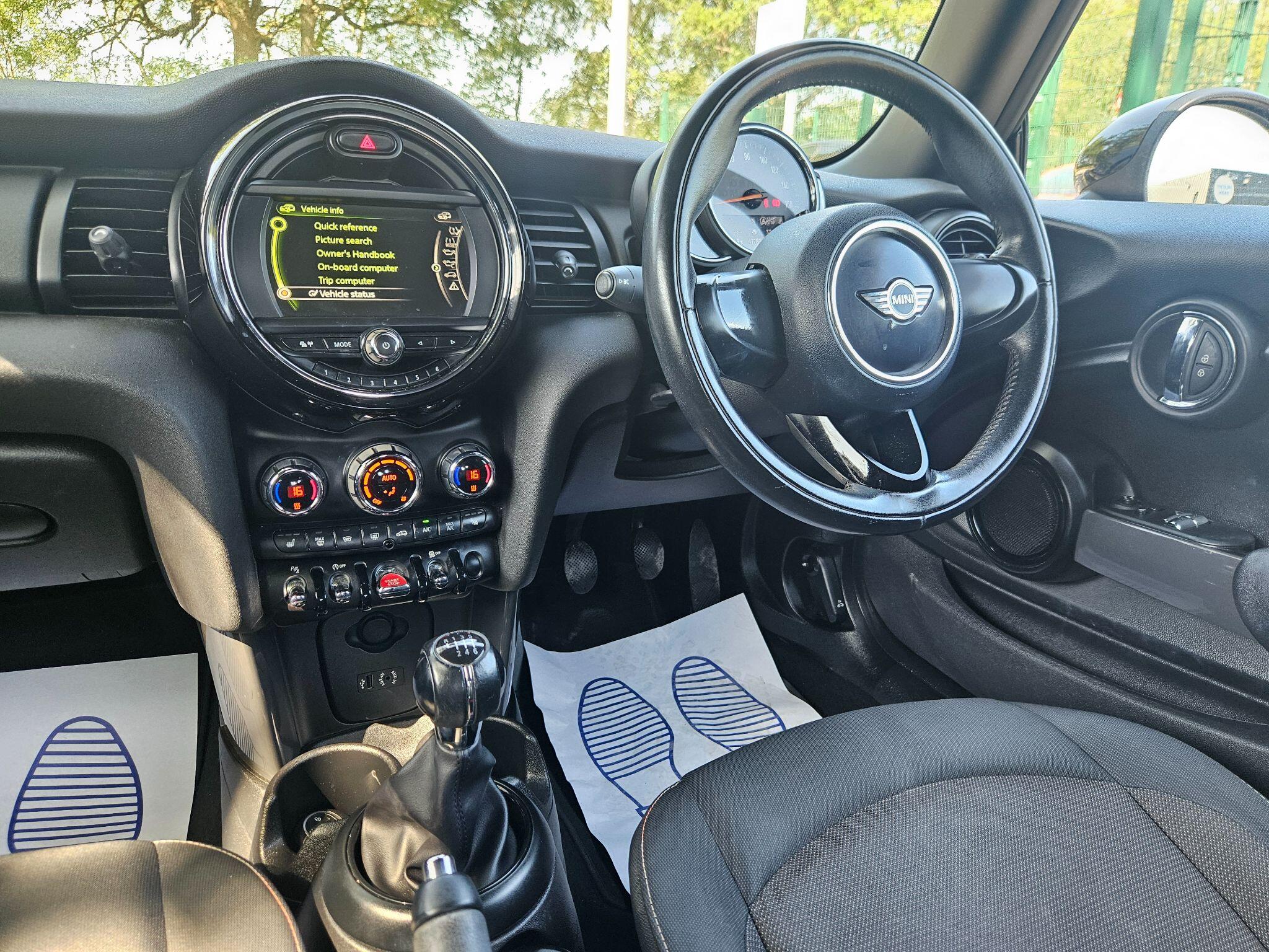 2018 MINI Hatch image 23