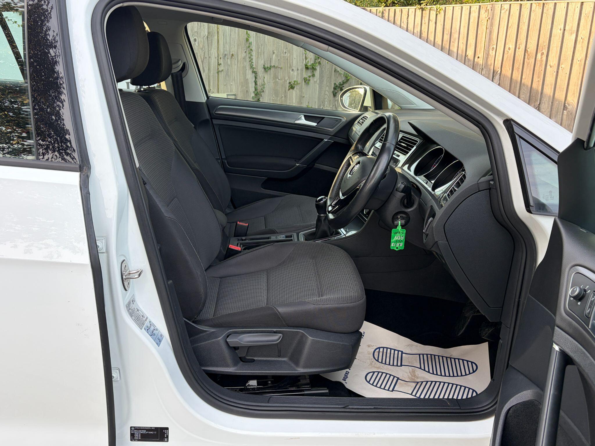 Volkswagen Golf view 12