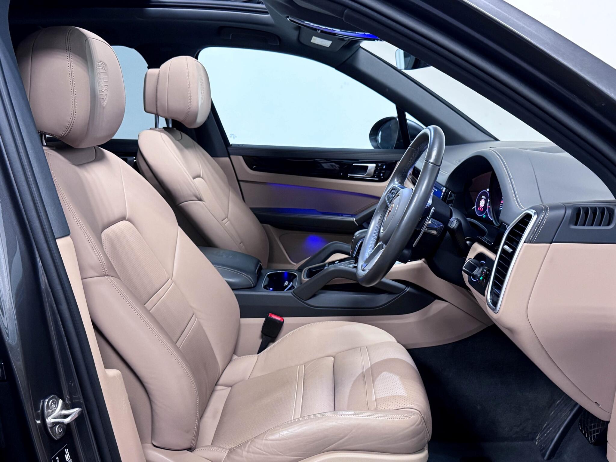 Porsche Cayenne view 36