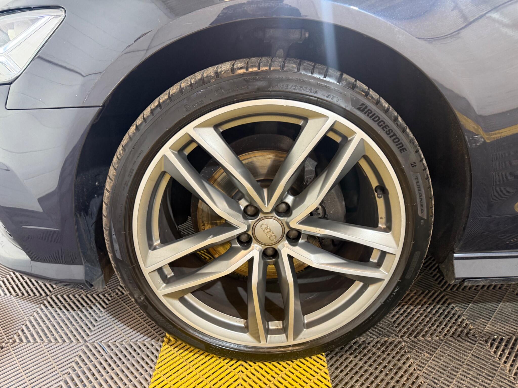 Audi A6 Avant view 45