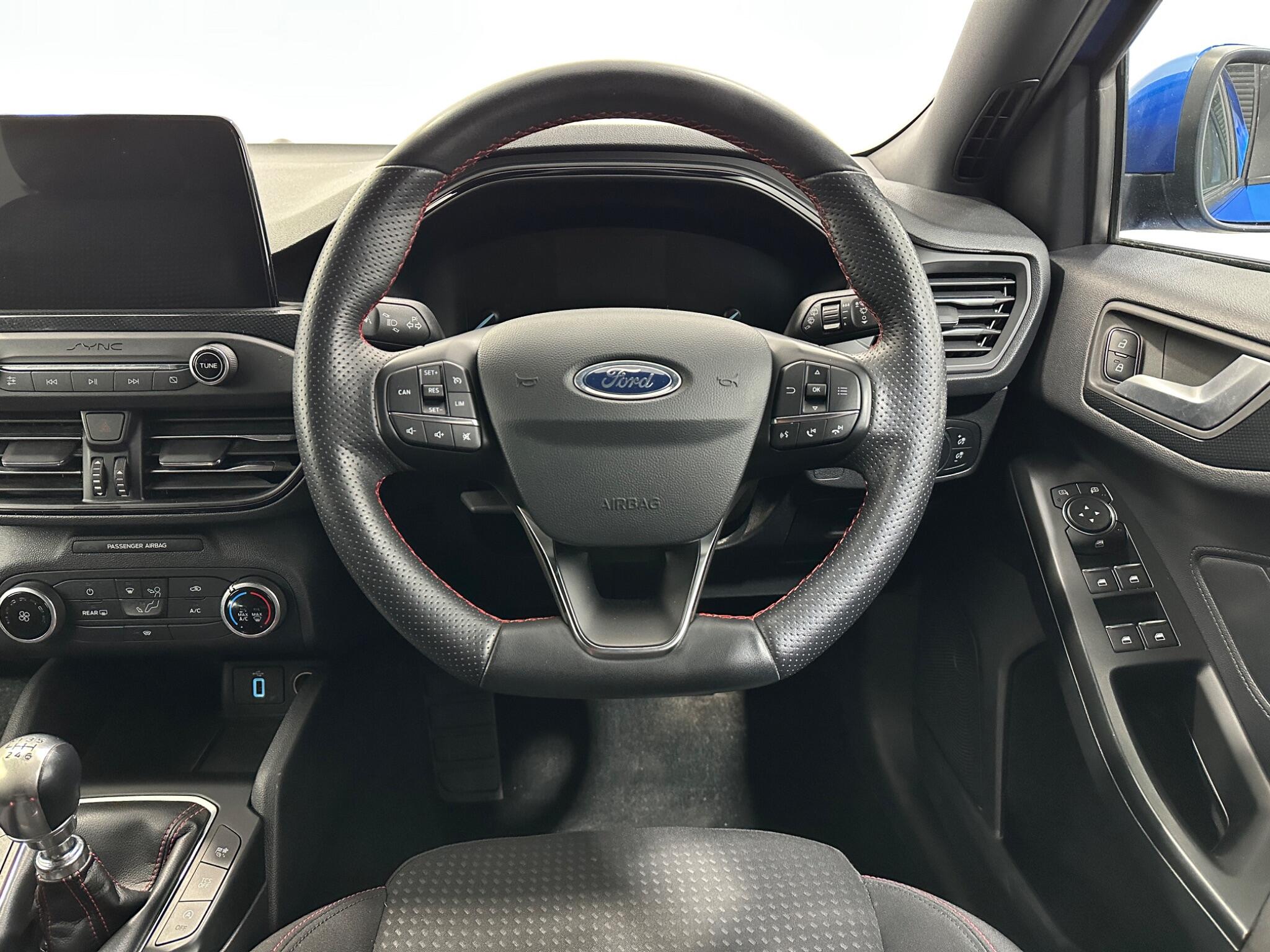 Ford Focus view 13