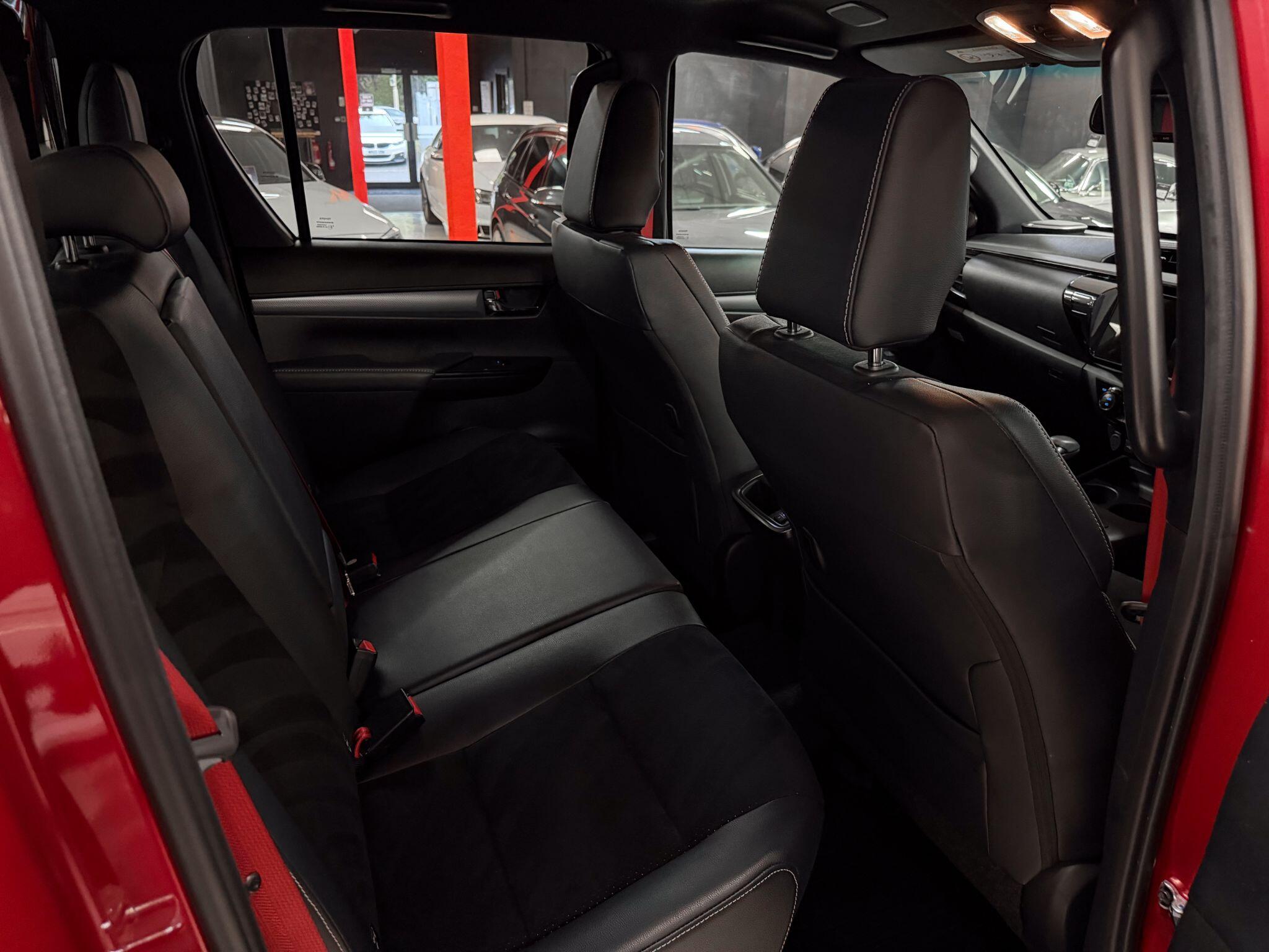 Toyota Hilux view 40