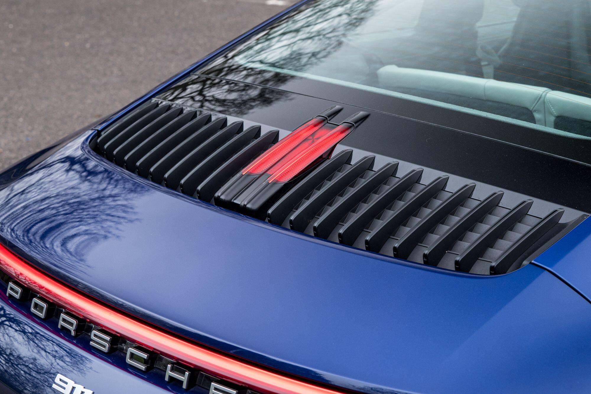 Porsche 911 view 21