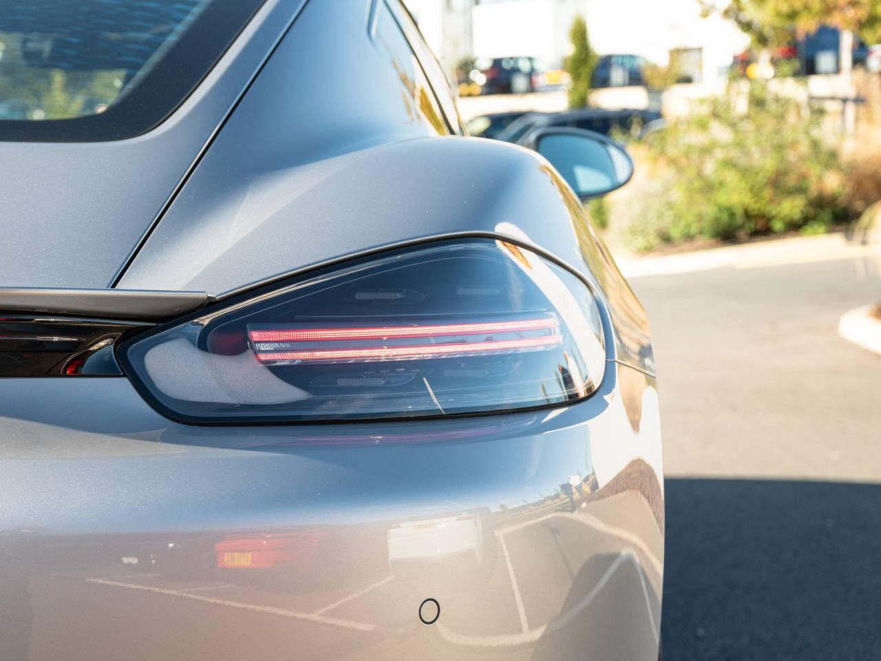 Porsche Cayman view 10