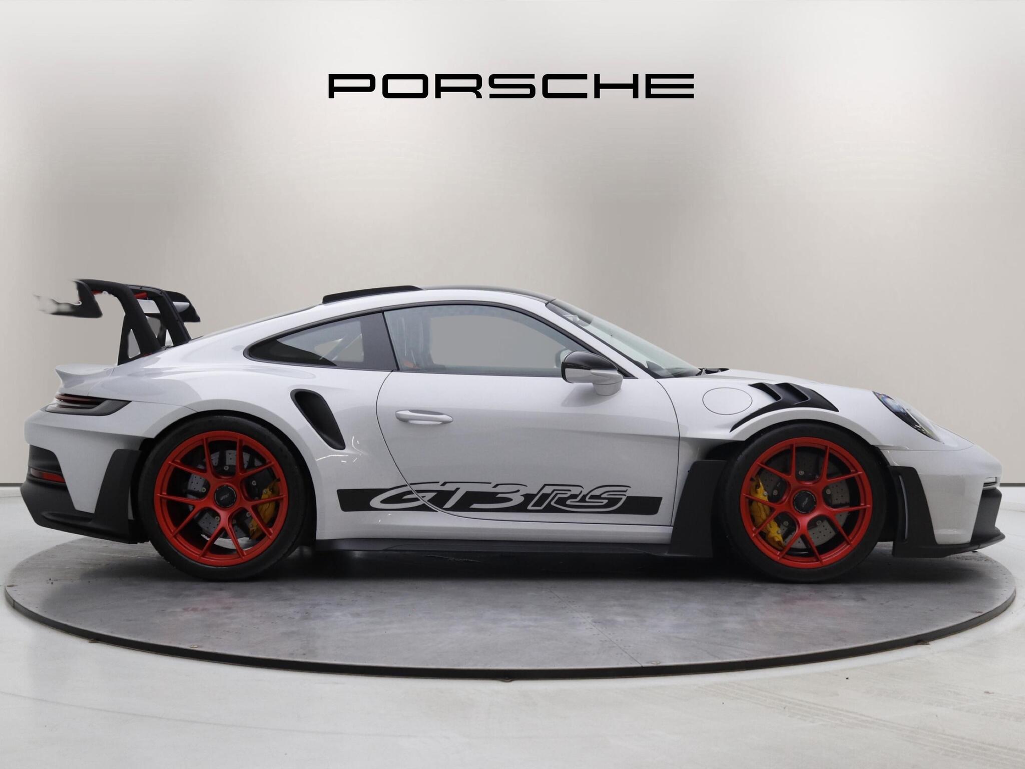 Porsche 911 view 3