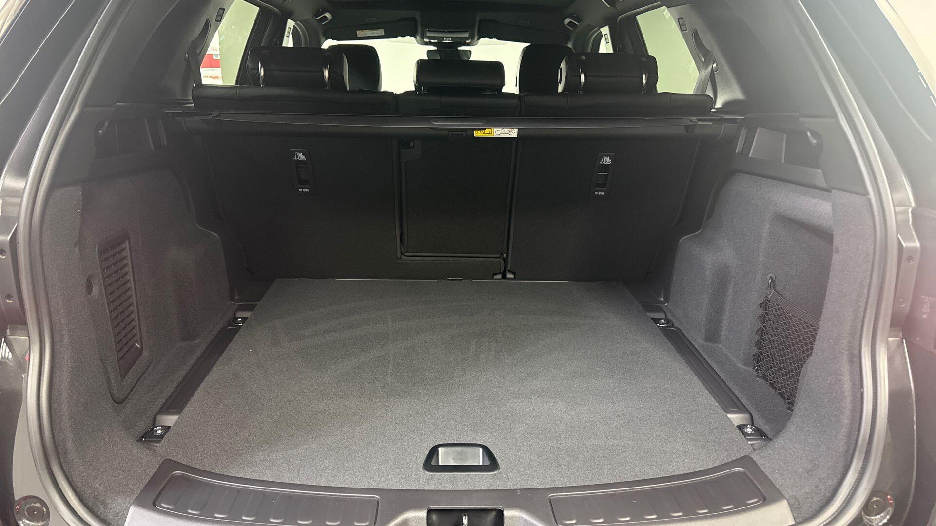 Land Rover Discovery Sport view 10