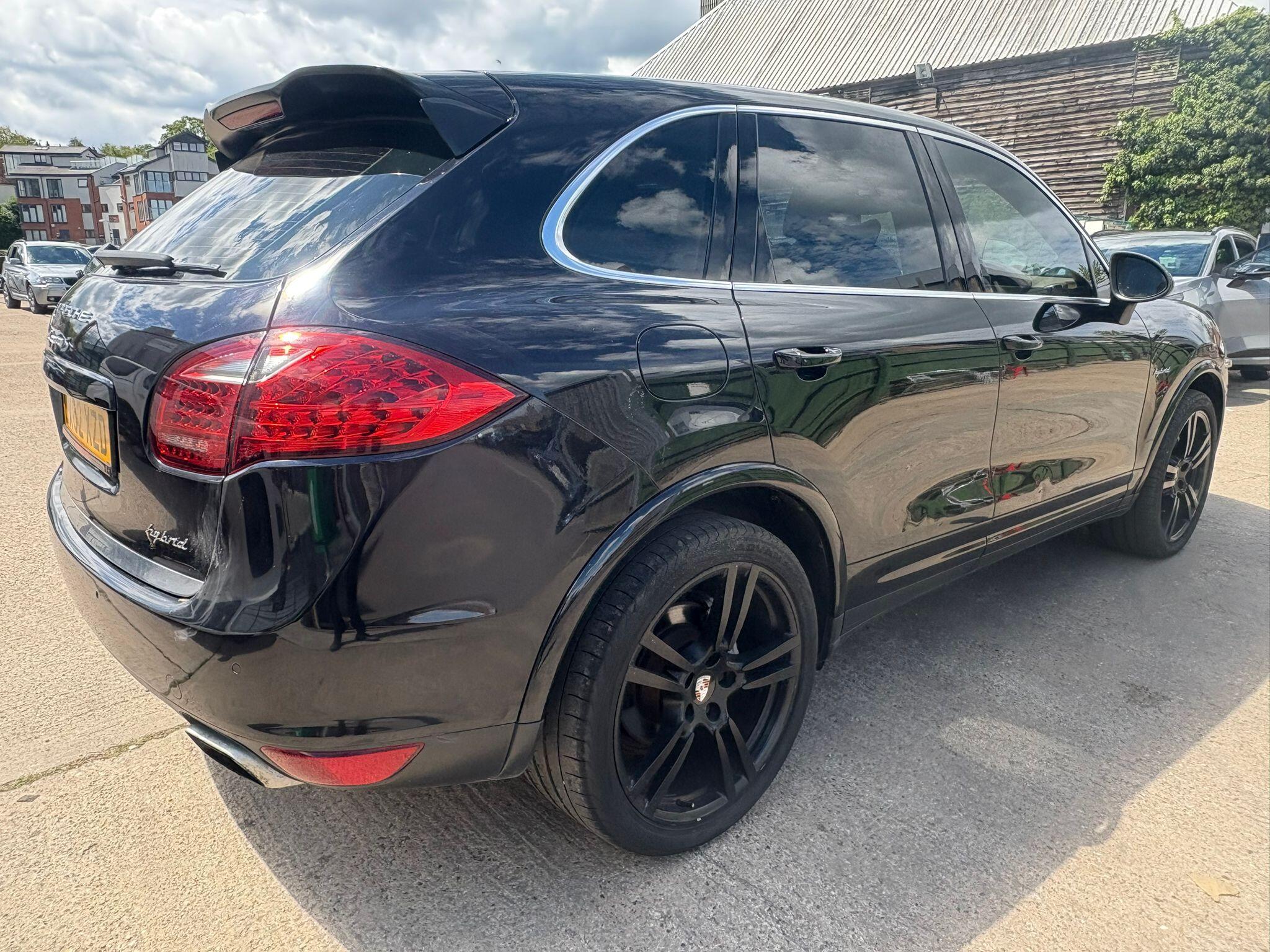 Porsche Cayenne view 8