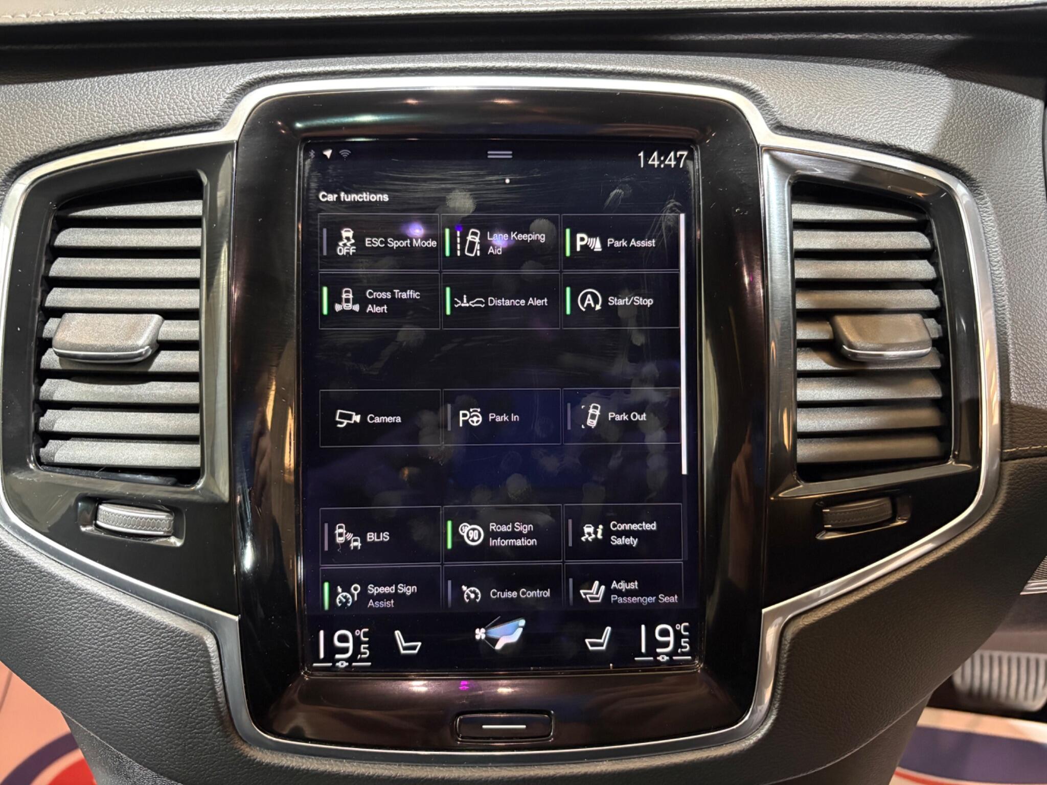 Volvo XC90 view 63