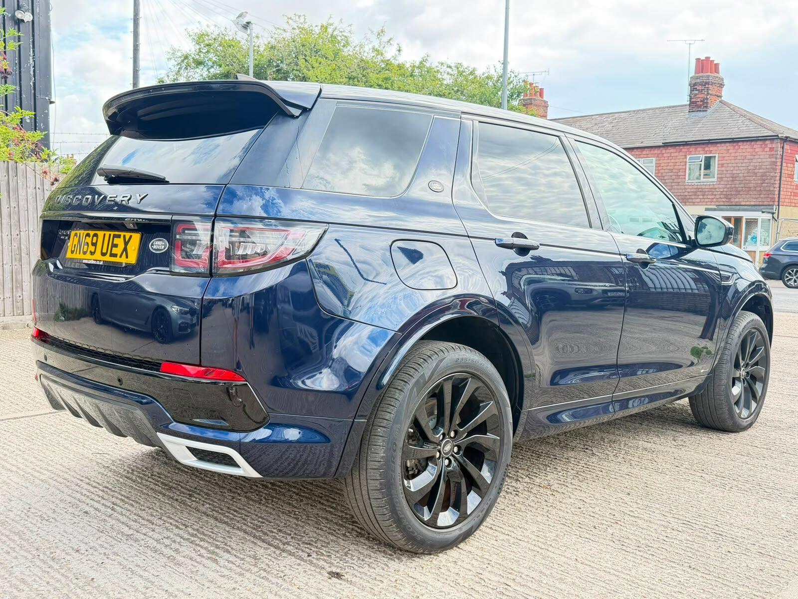 Land Rover Discovery Sport view 8