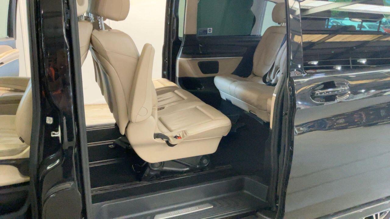 Mercedes-Benz V-Class view 15
