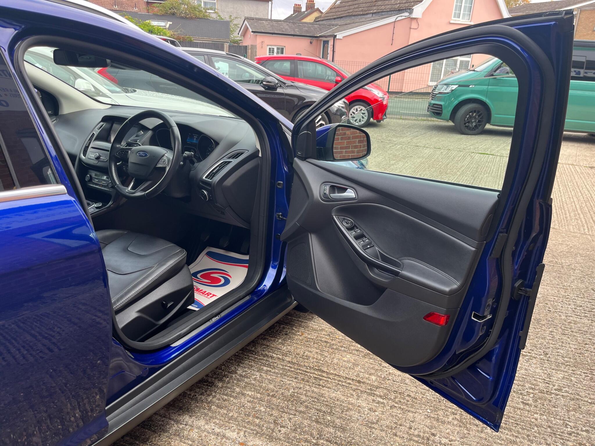 Ford Focus view 26