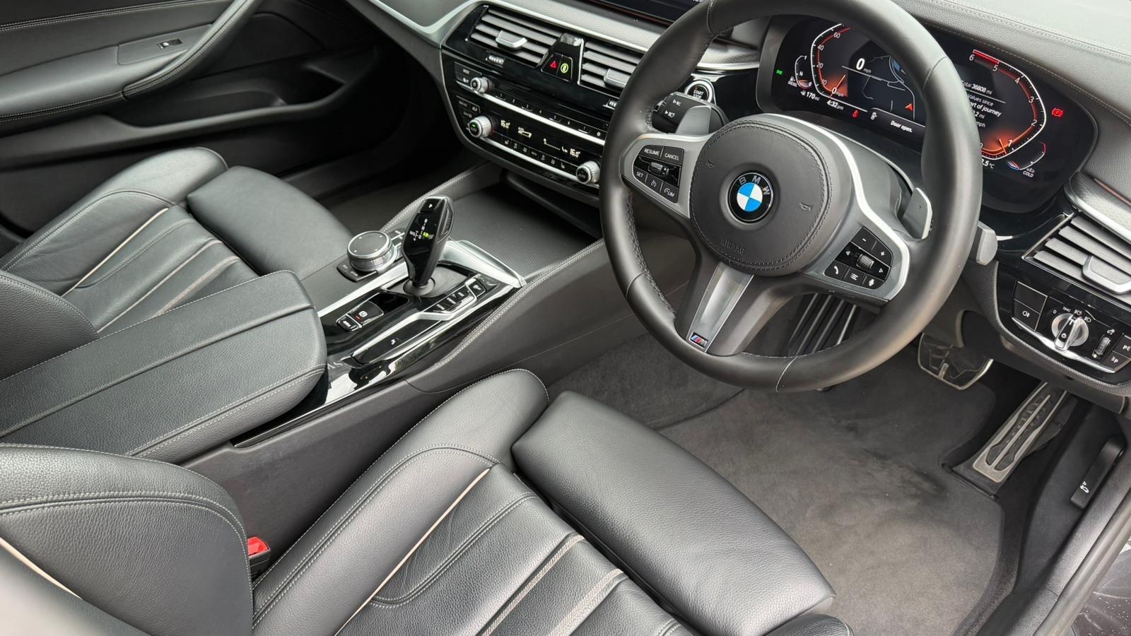 BMW 5 Series view 7