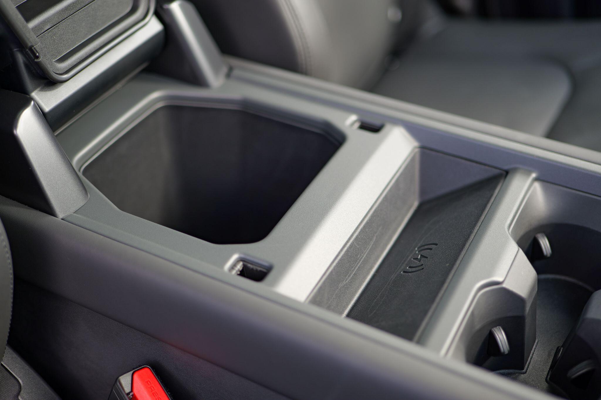 Land Rover Defender view 18