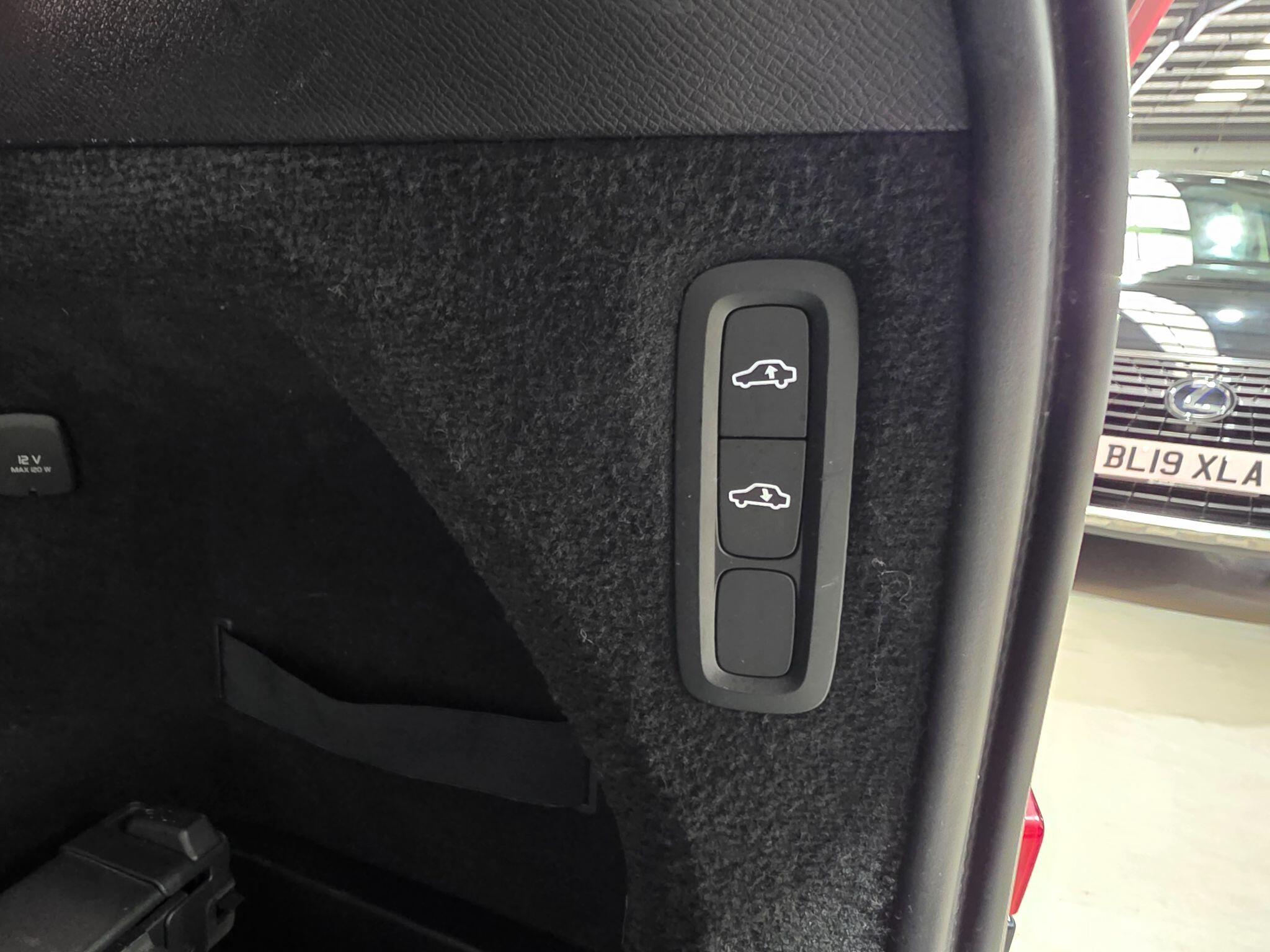 Volvo XC90 view 42