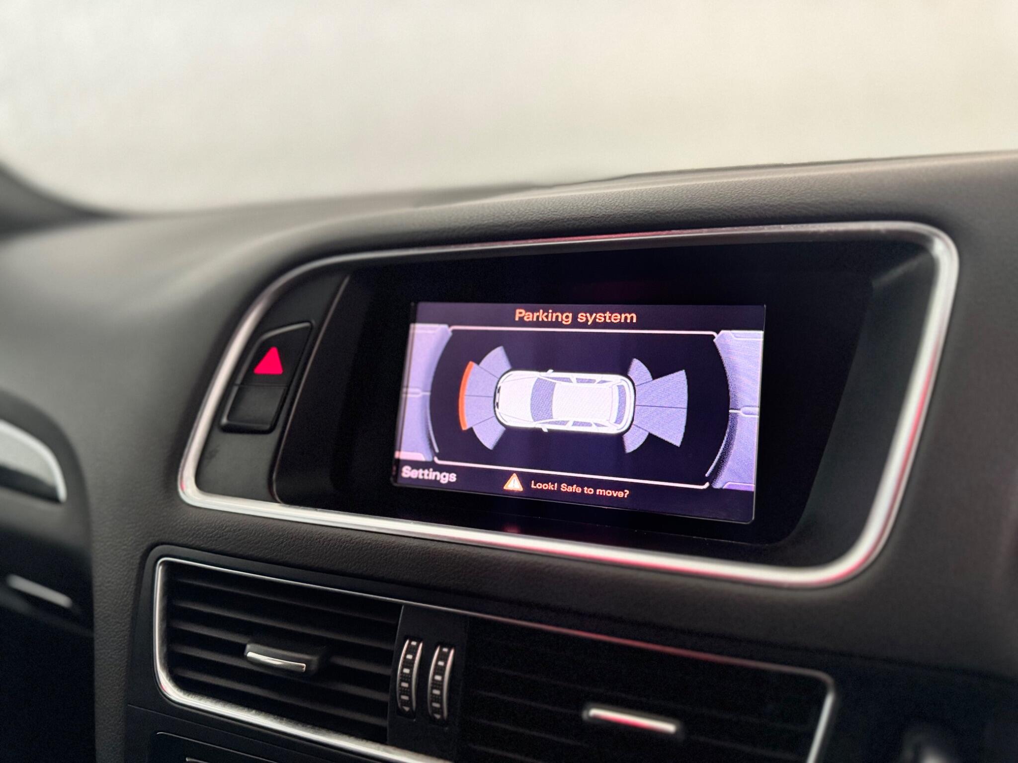 Audi Q5 view 32