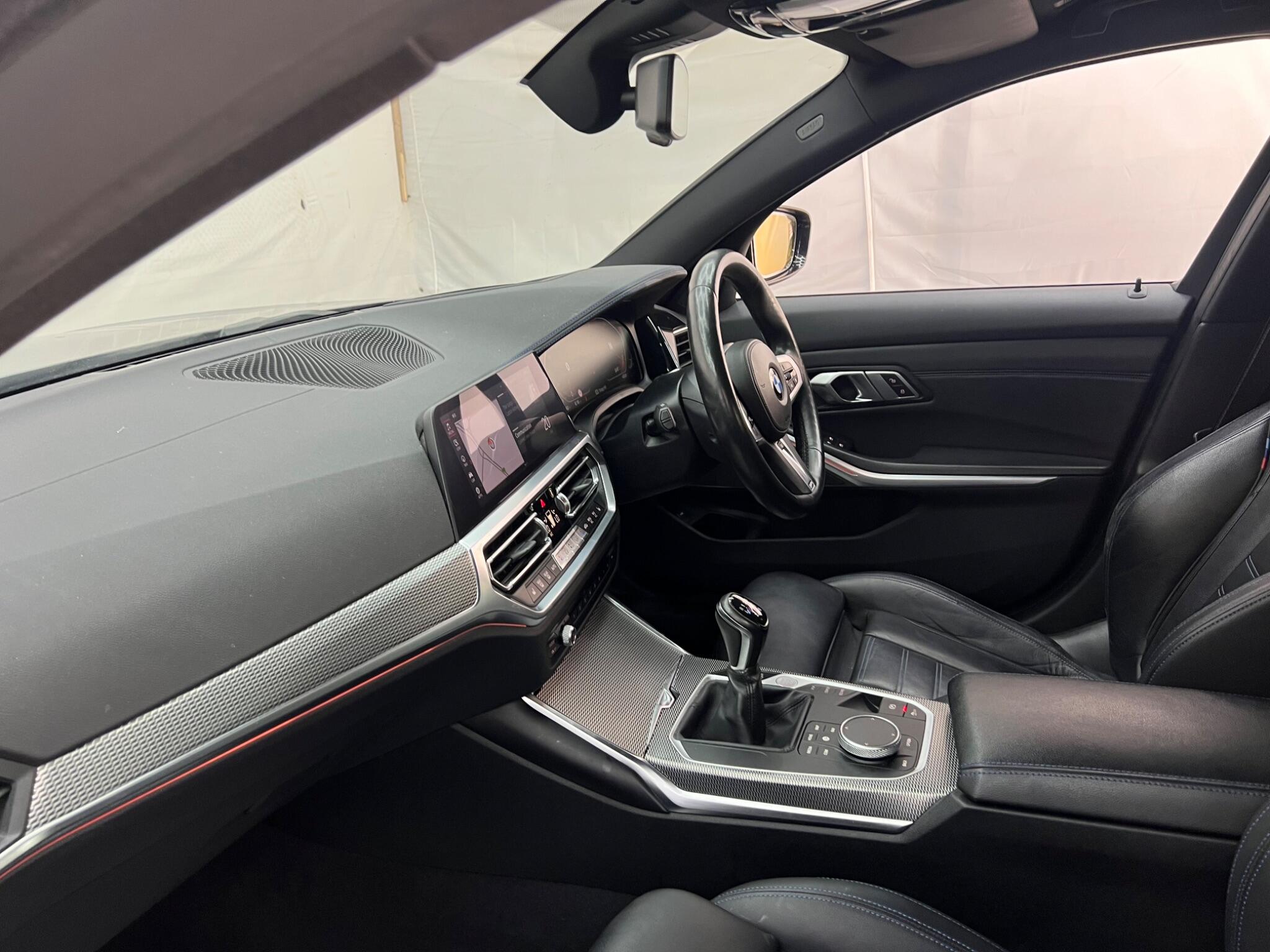 BMW 3 Series view 17