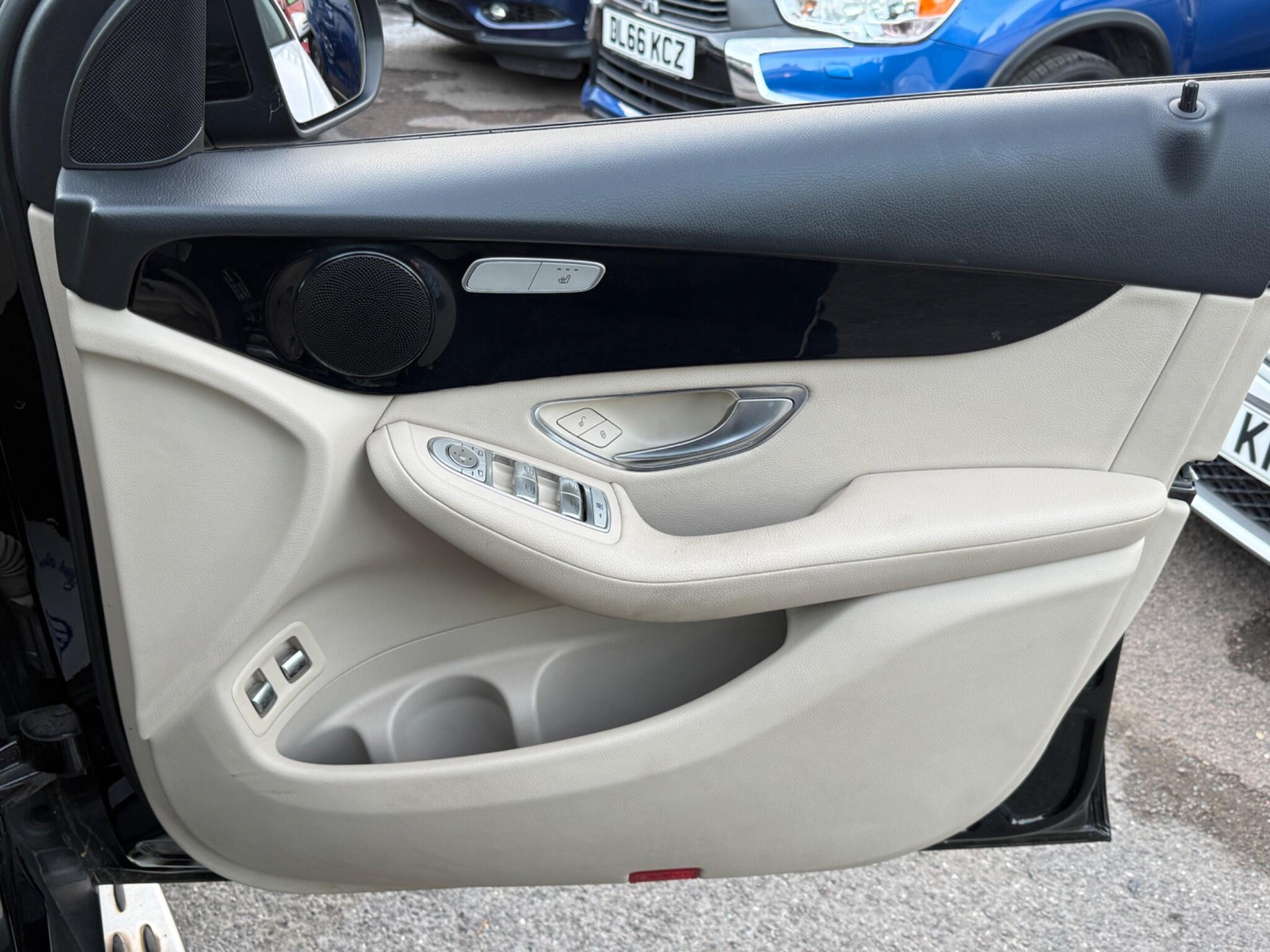 Mercedes-Benz GLC - Image 35