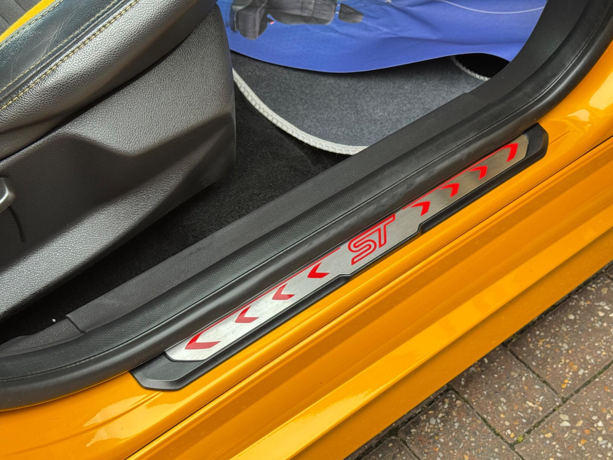 Ford Focus view 15