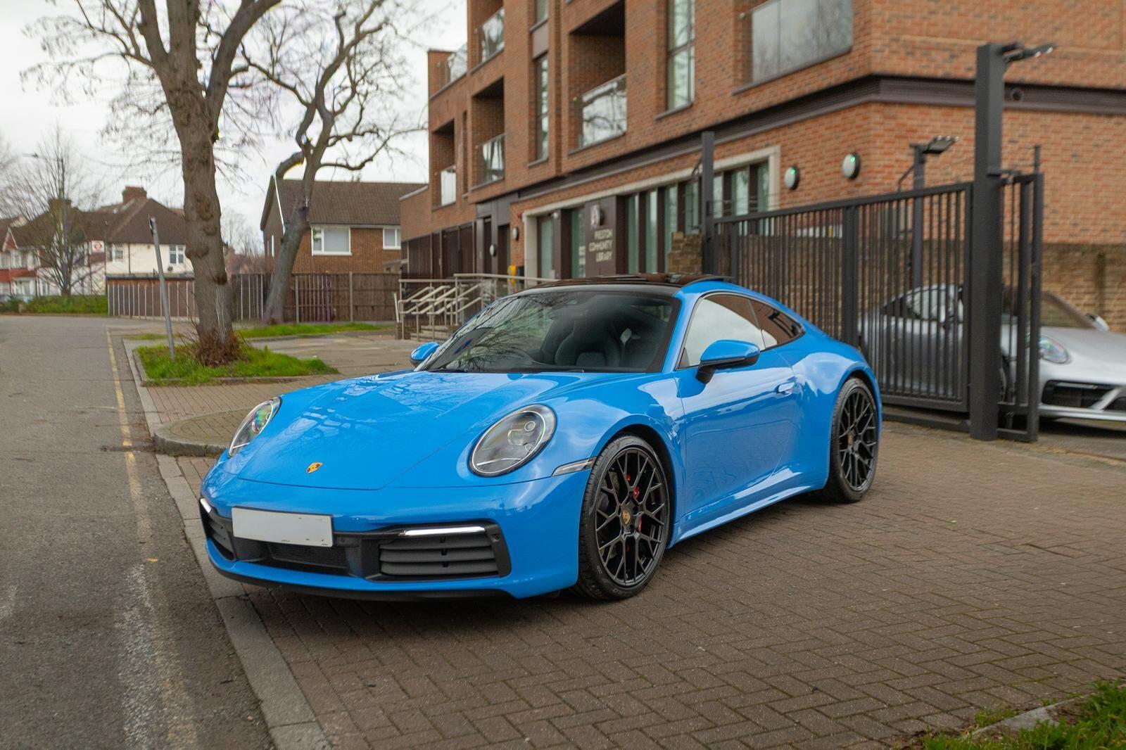 Porsche 911 view 3