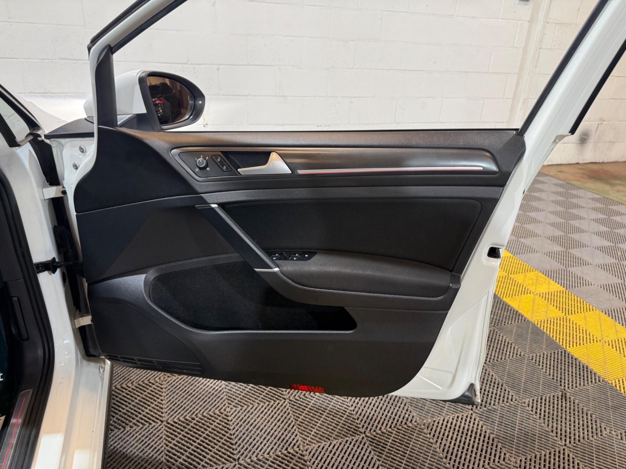 Volkswagen Golf view 38