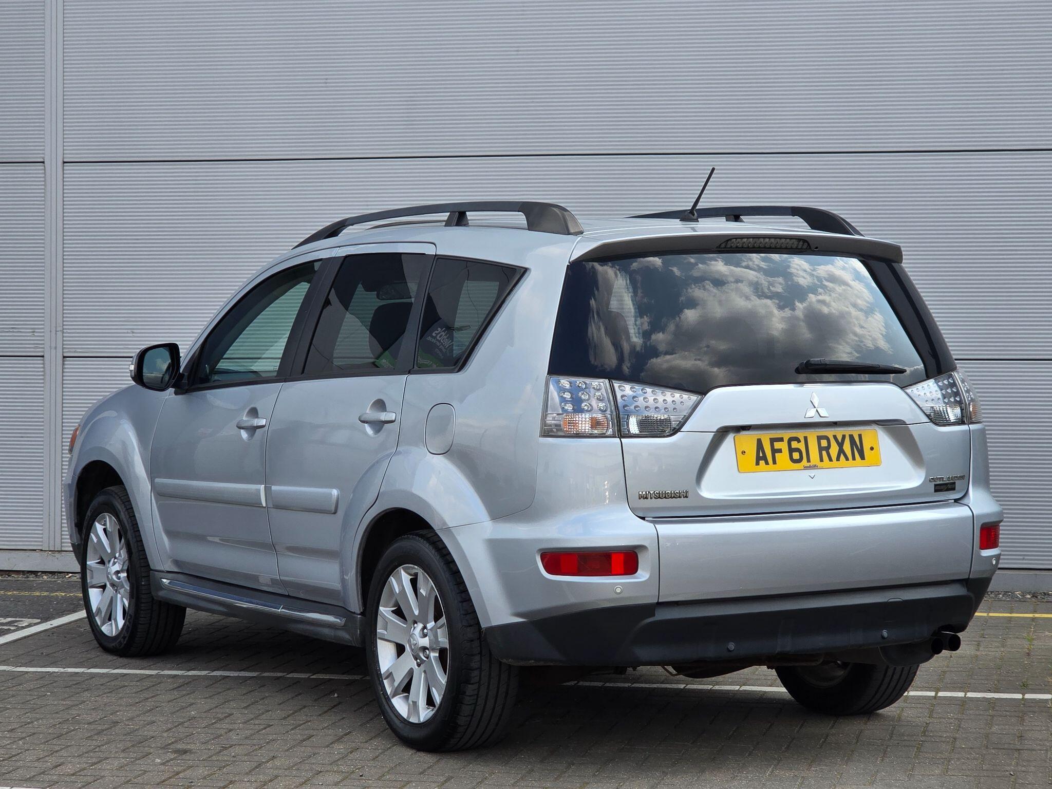 Mitsubishi Outlander view 5
