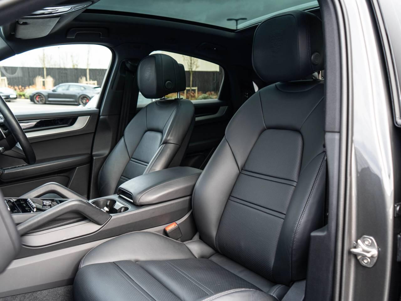 Porsche Cayenne view 32