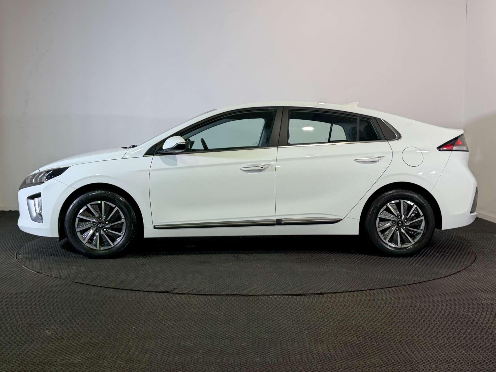 Hyundai Ioniq view 4