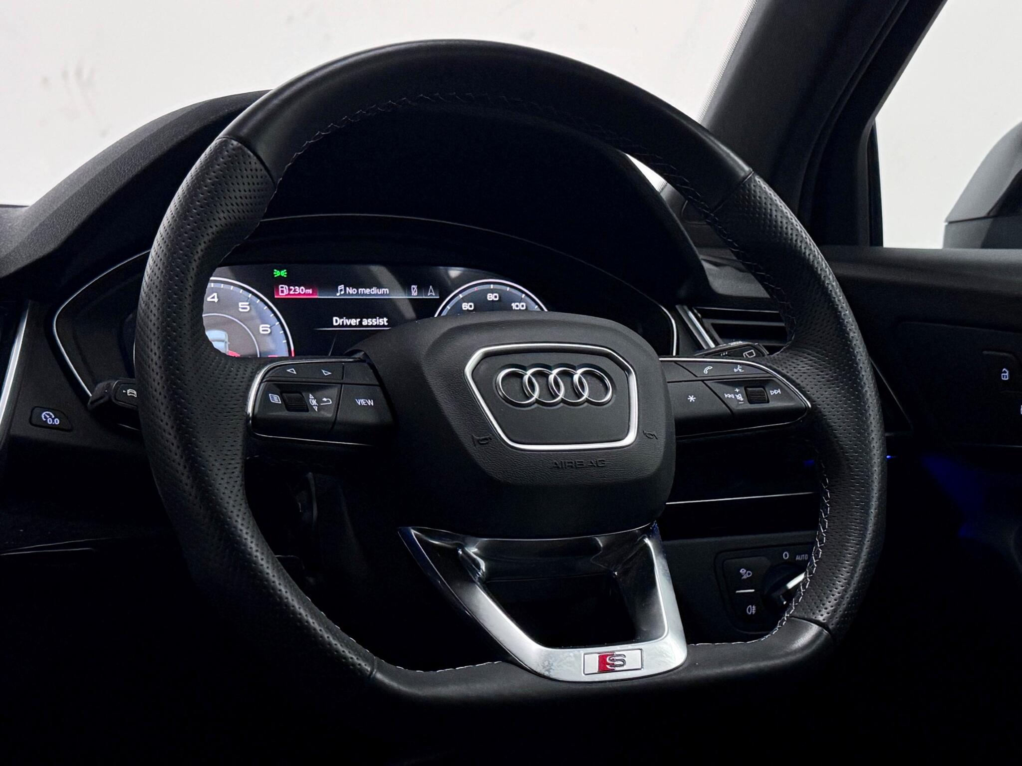 Audi Q5 view 13