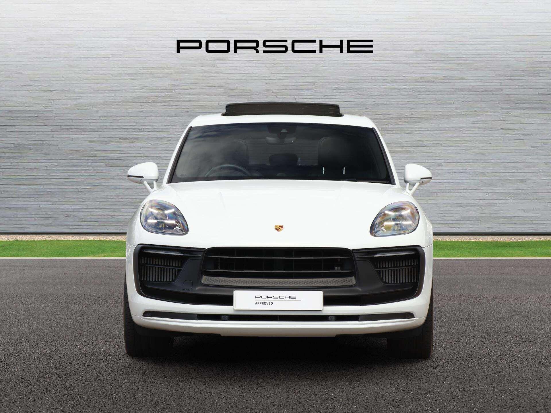 Porsche Macan view 8