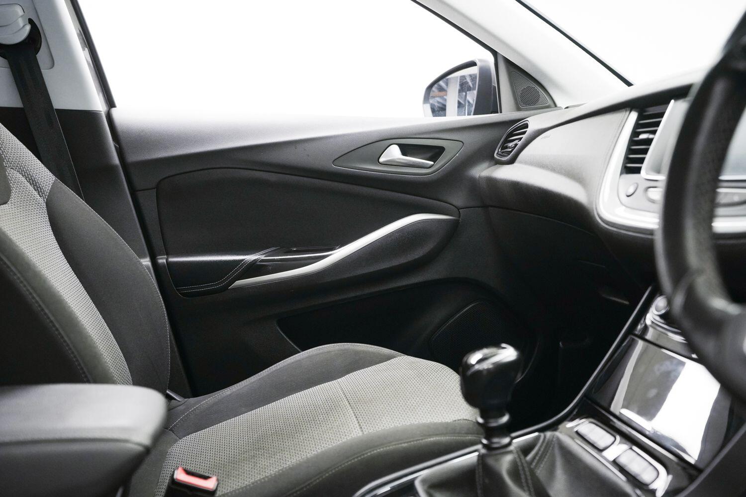 Vauxhall Grandland X view 17