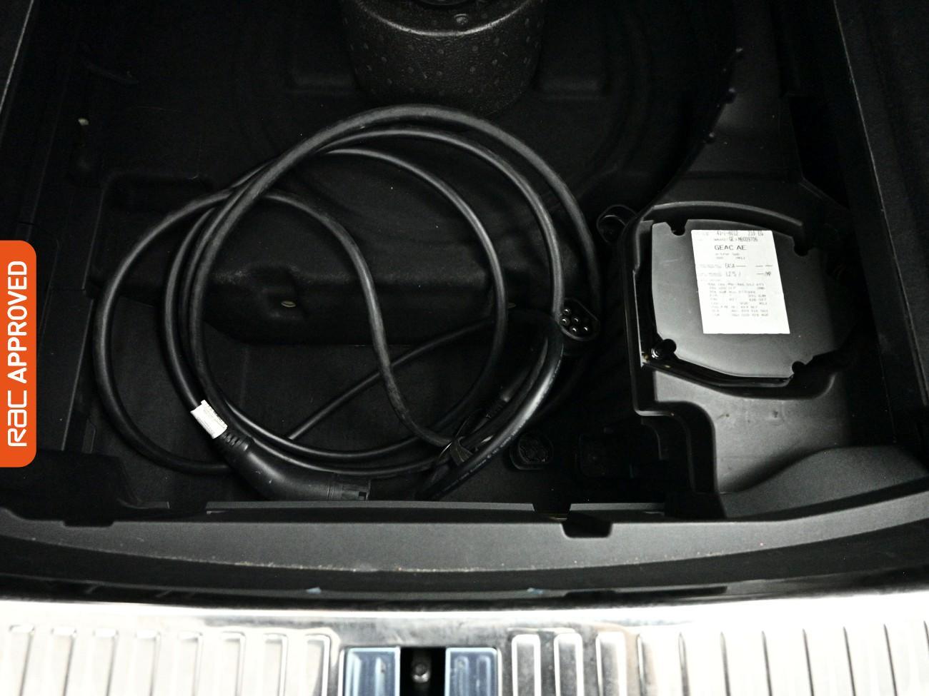 Audi E-Tron view 30