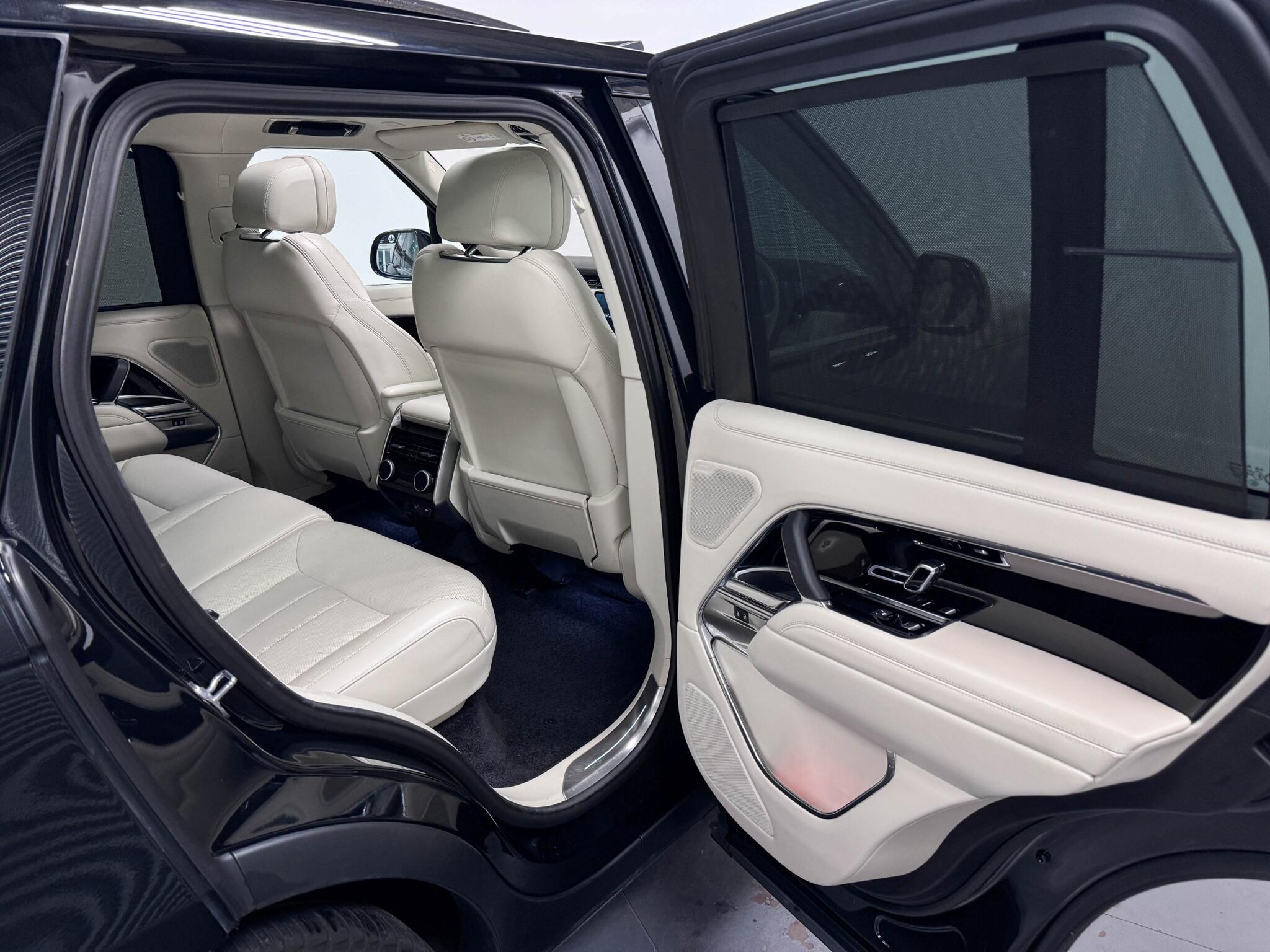 Land Rover Range Rover view 28