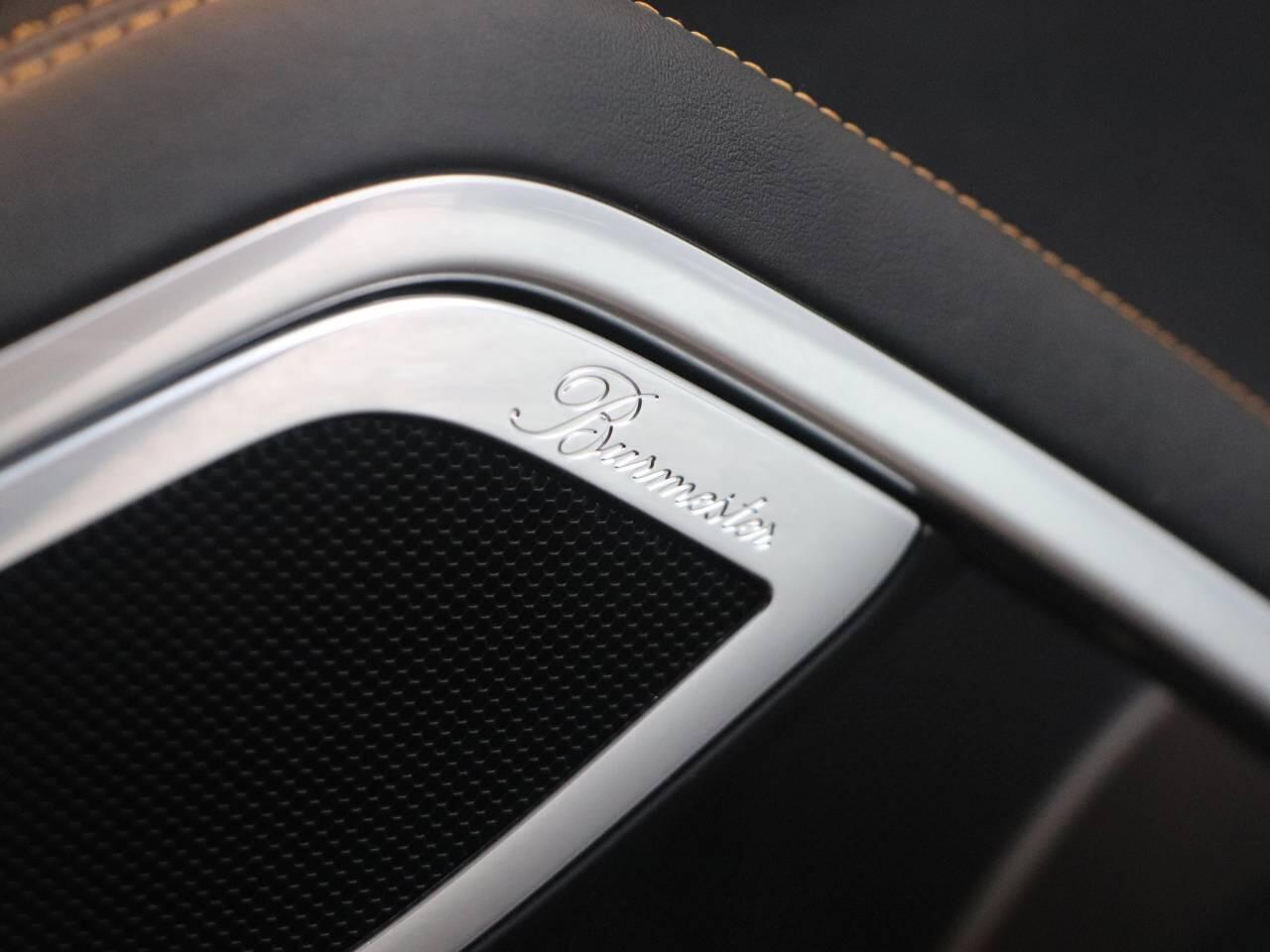Porsche 911 view 21