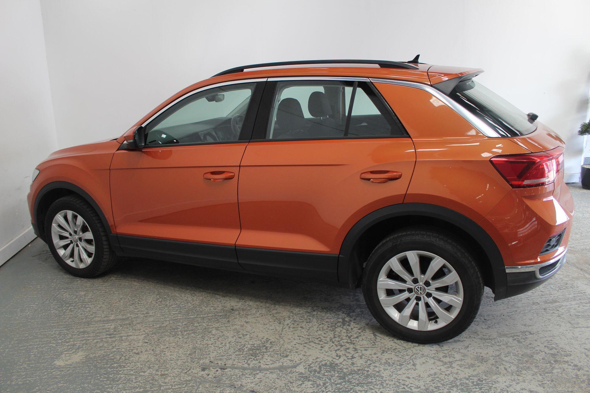 Volkswagen T-Roc view 10