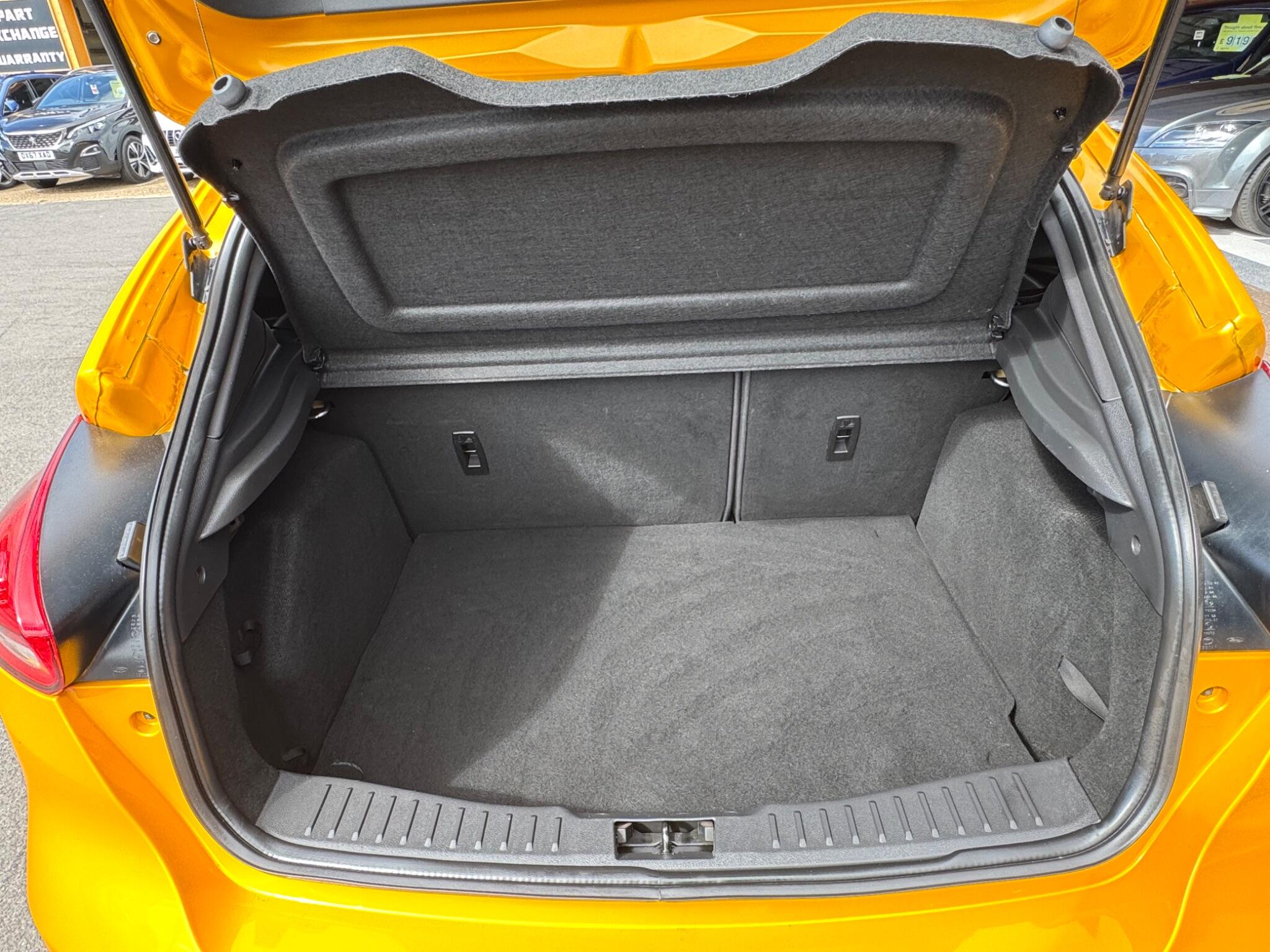 Ford Focus view 11