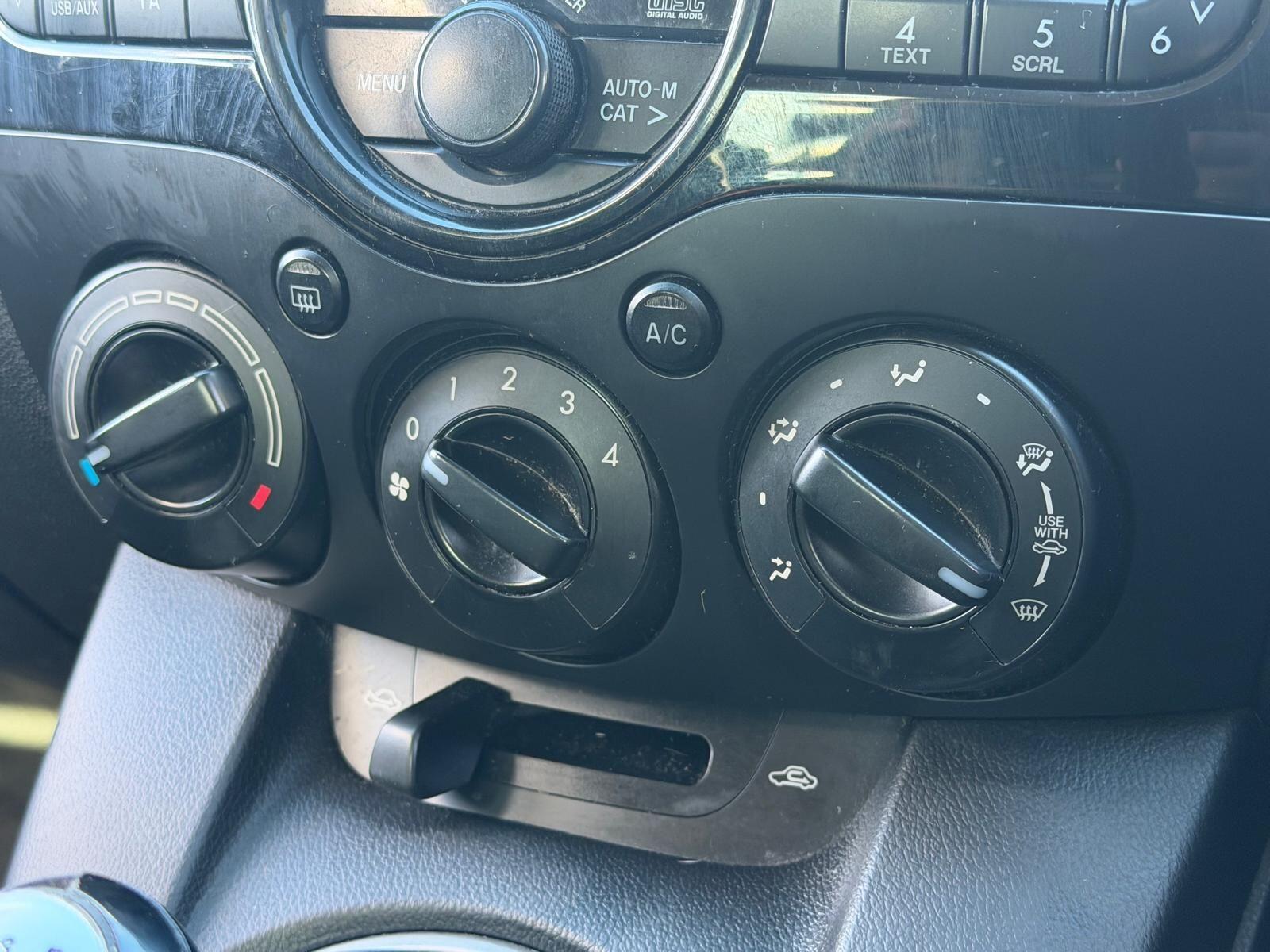 Mazda Mazda2 view 24
