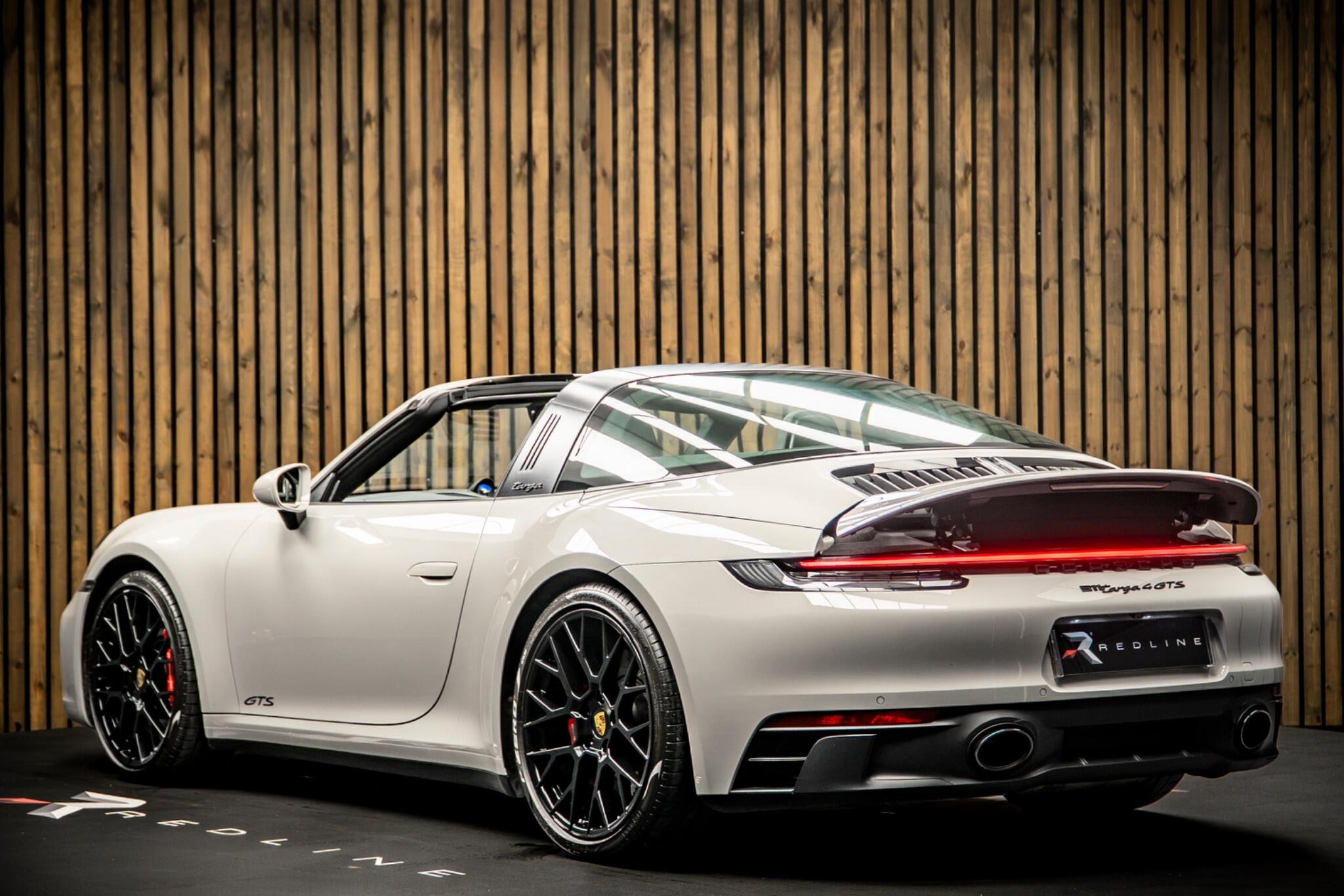 Porsche 911 view 3