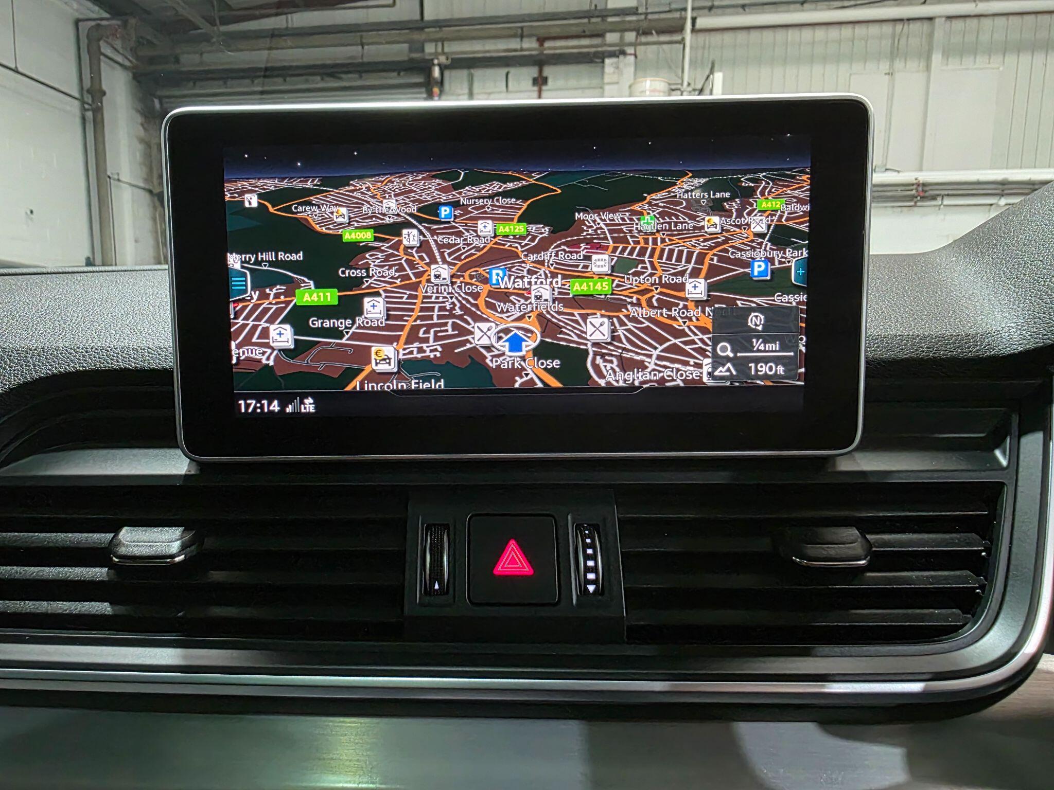 Audi Q5 view 8