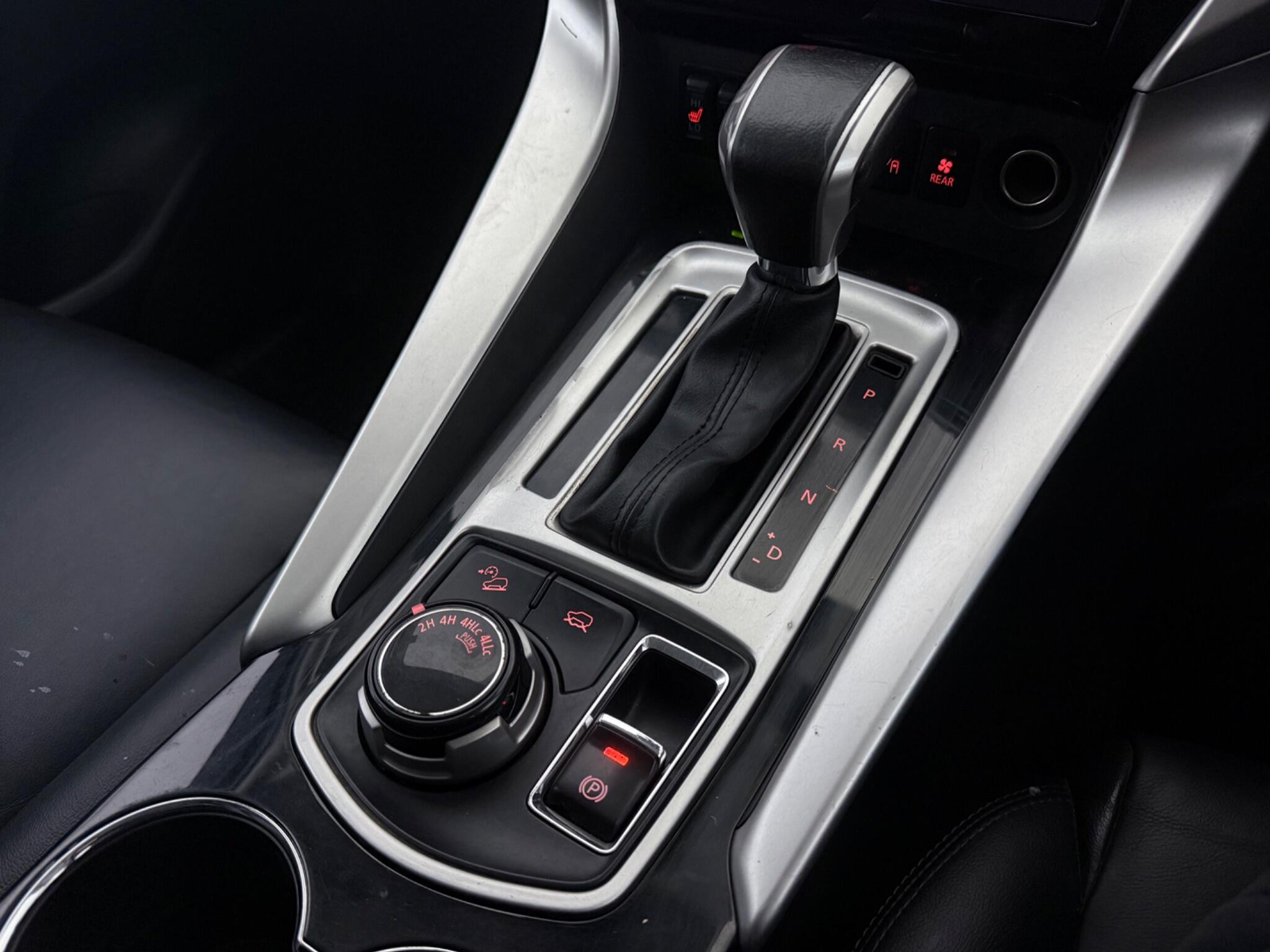 Mitsubishi Shogun Sport view 19