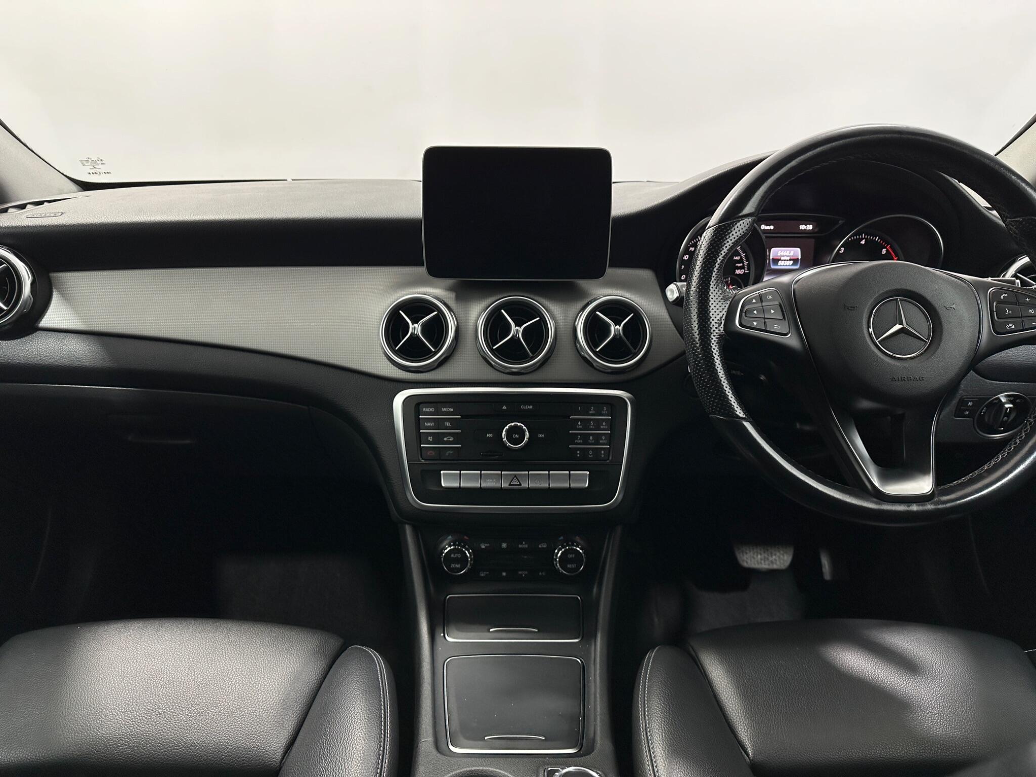Mercedes-Benz Gla view 20