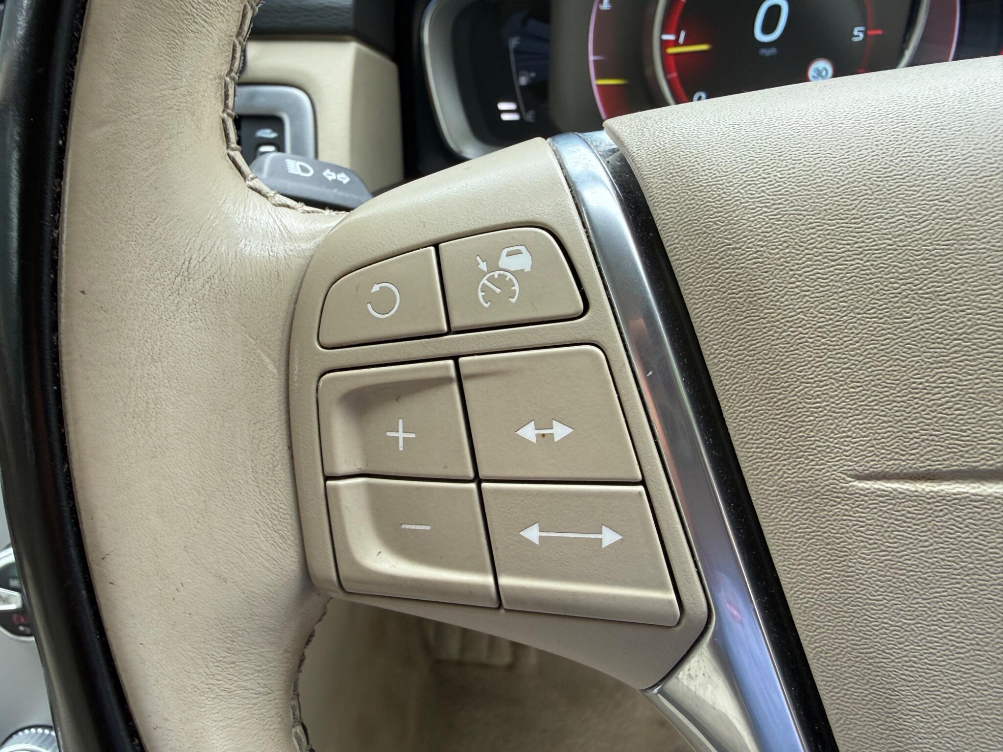 2015 Volvo S80 image 27