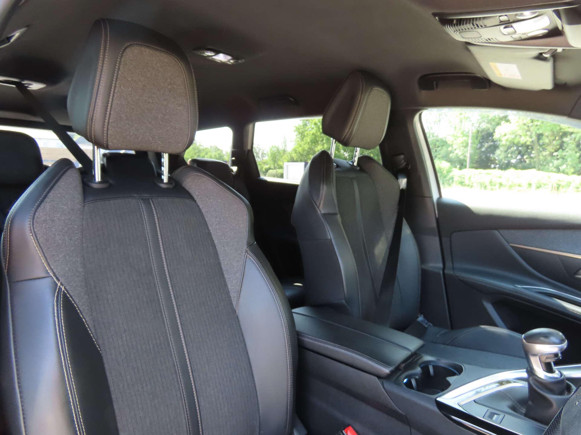 Peugeot 5008 view 8