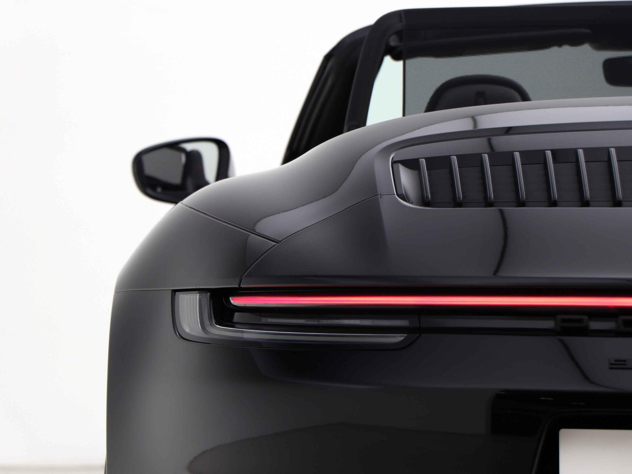 Porsche 911 view 19