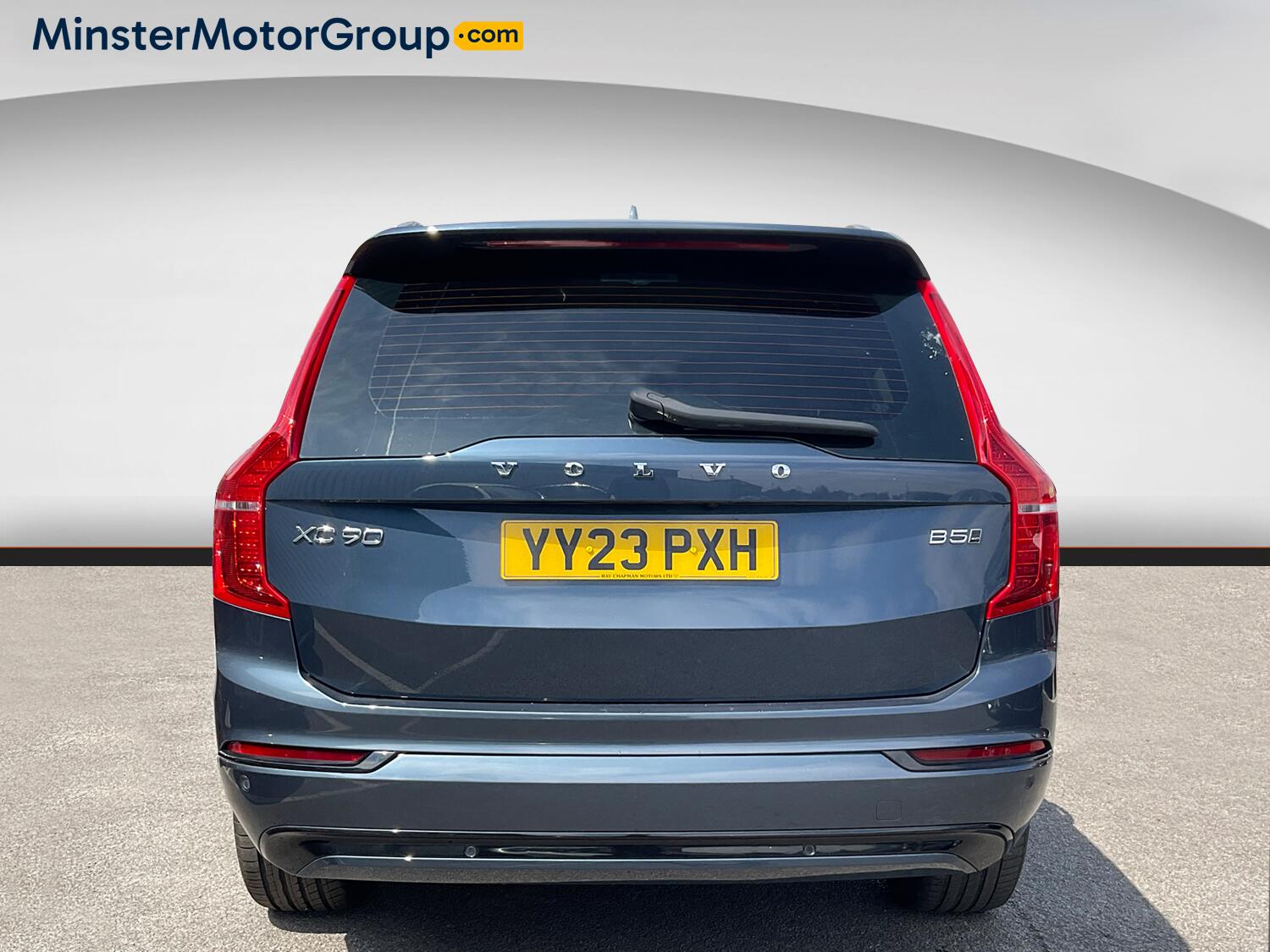 Volvo XC90 view 3