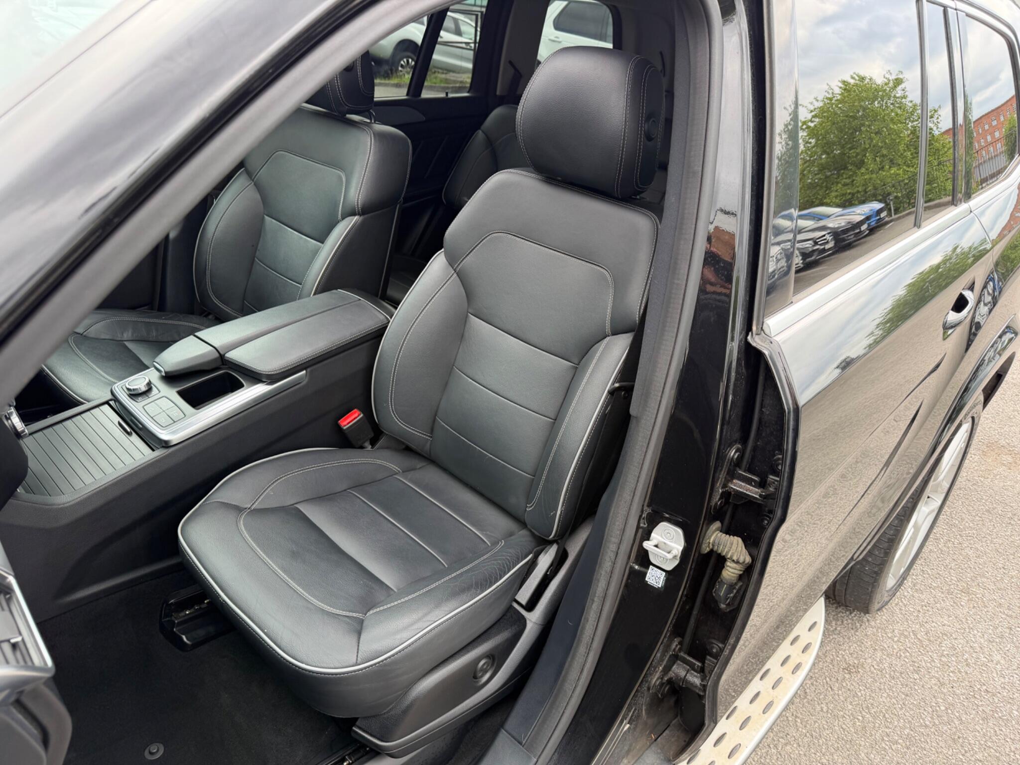 Mercedes-Benz GL view 19